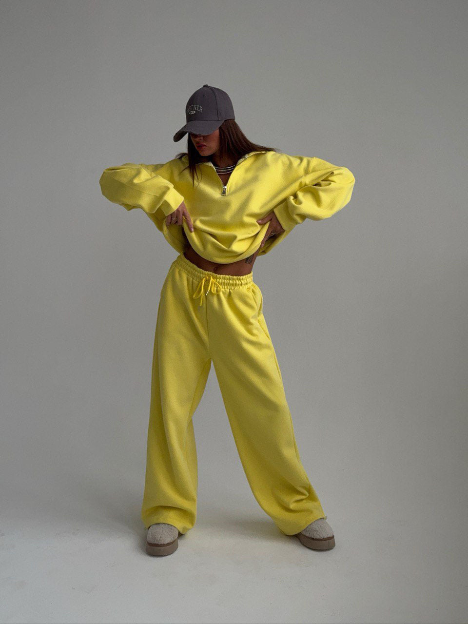 Damen Sportlicher Kapuzenpullover mit kurzer Reißverschlussöffnung Sovae