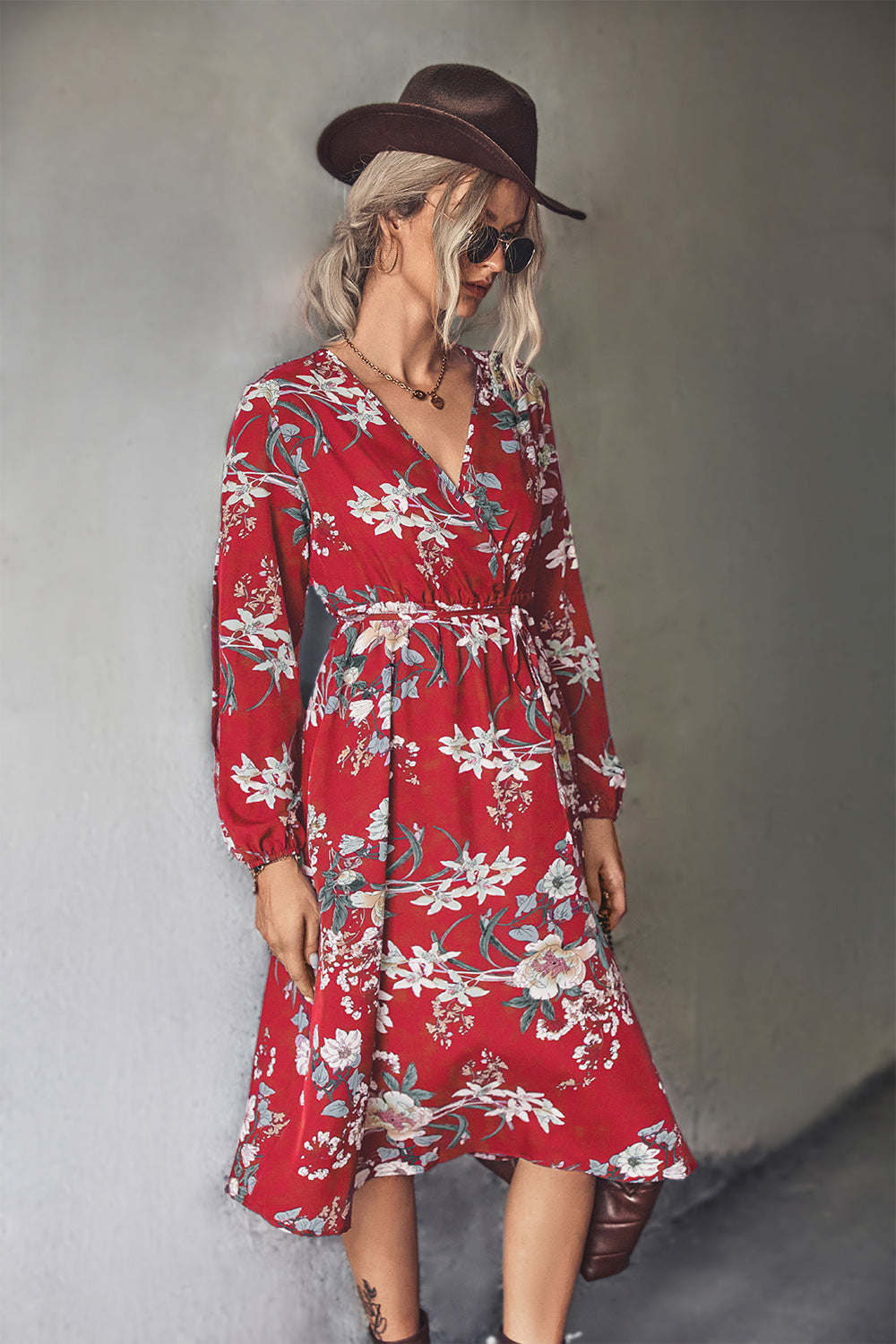 Damen Midi-Kleid mit elegantem floralem Design und tailliertem Gürtel Sovae