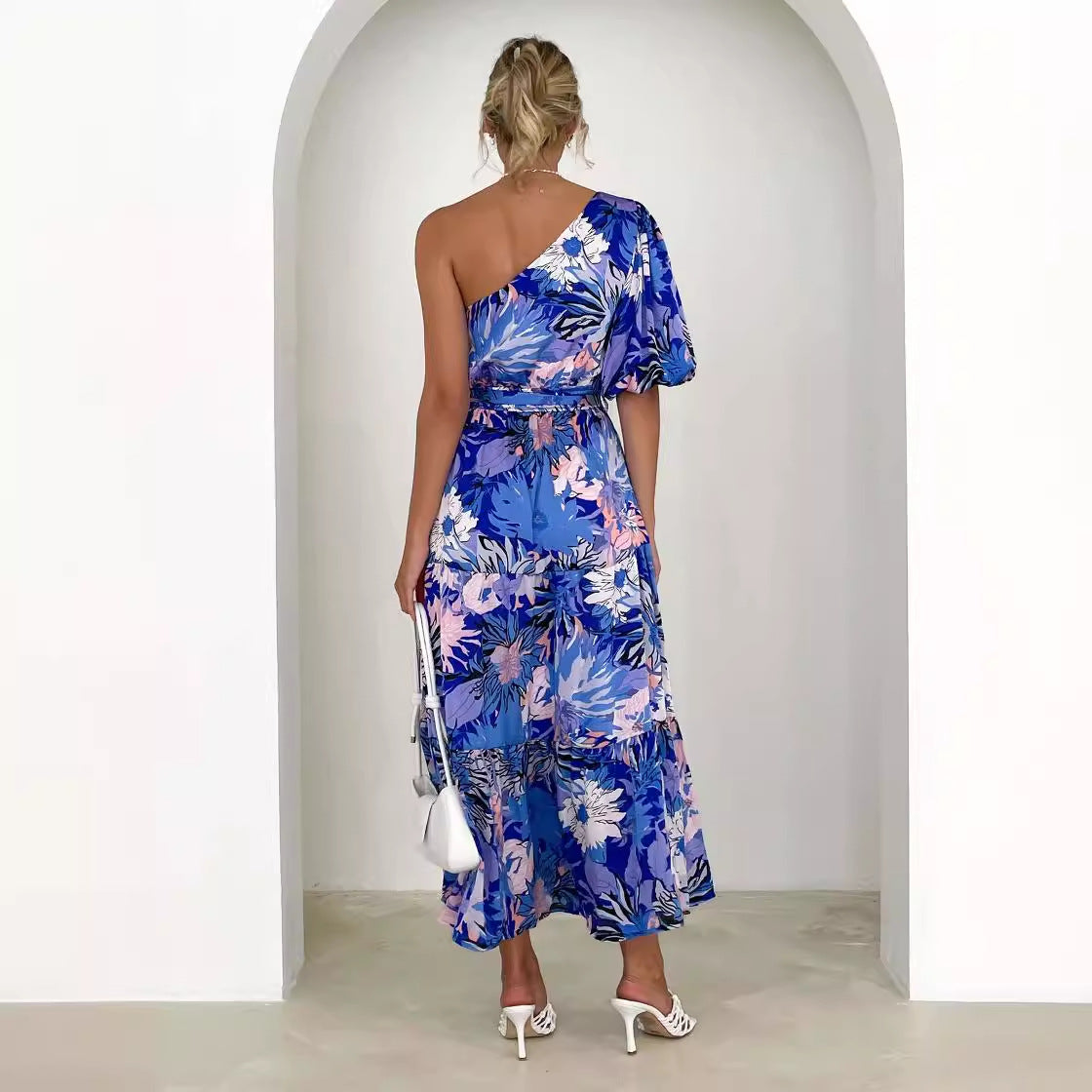 Damen Maxikleid mit asymmetrischem Design und floralen Motiven Sovae