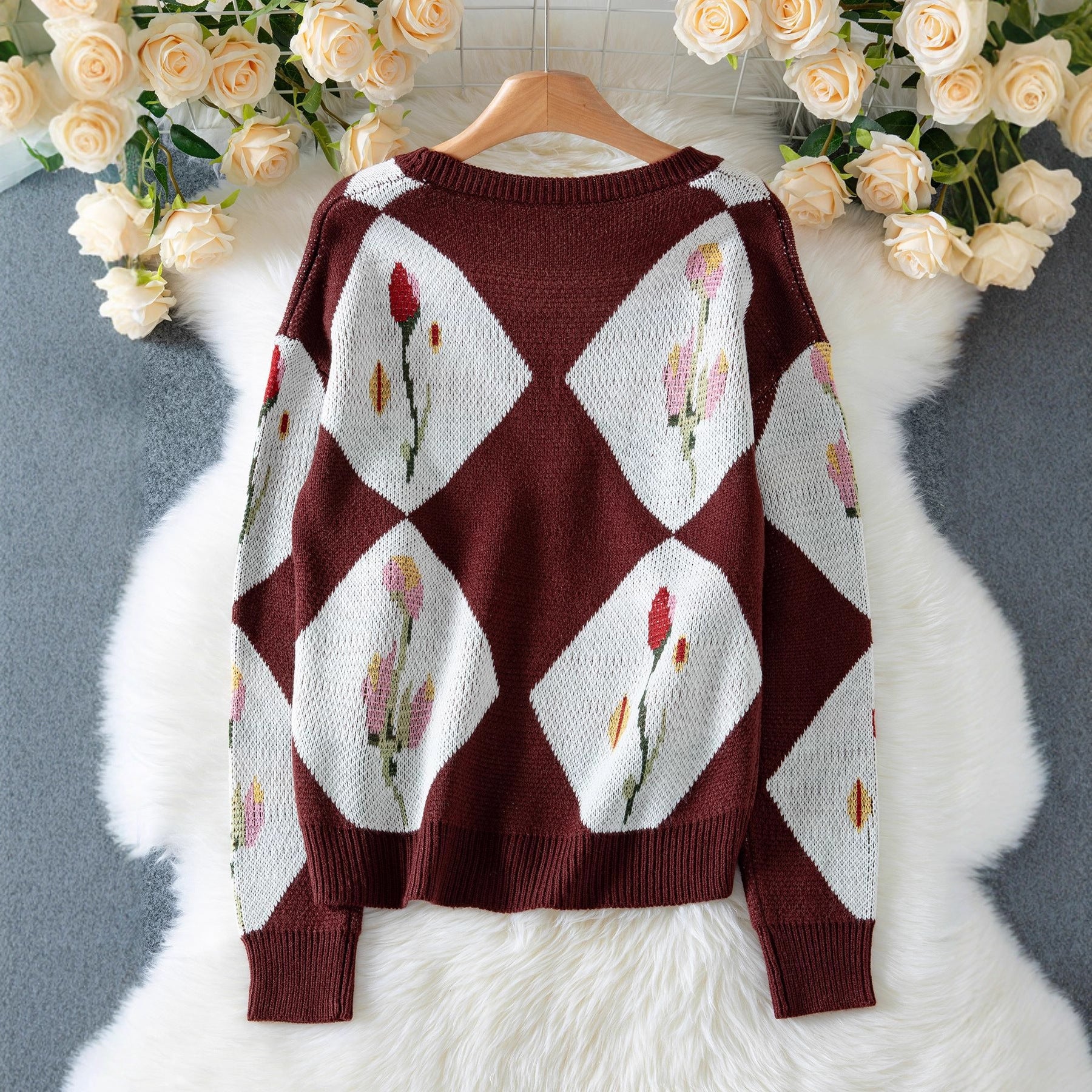 Damen Strickjacke mit floralem Muster und dekorativem Knopfdesign Sovae