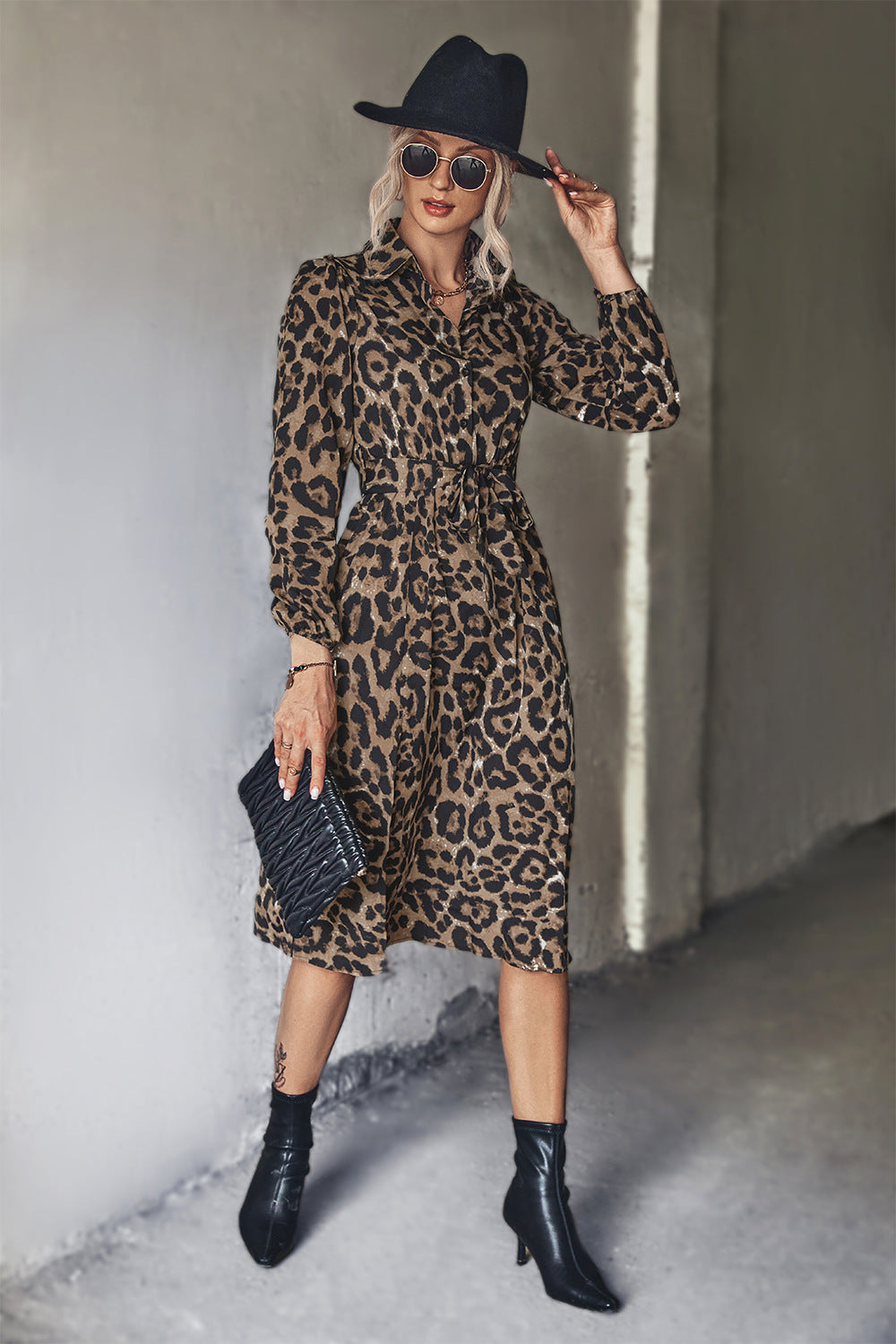 Damen Midi-Kleid mit modernem Leopardenmuster und elegantem Schlitz Sovae