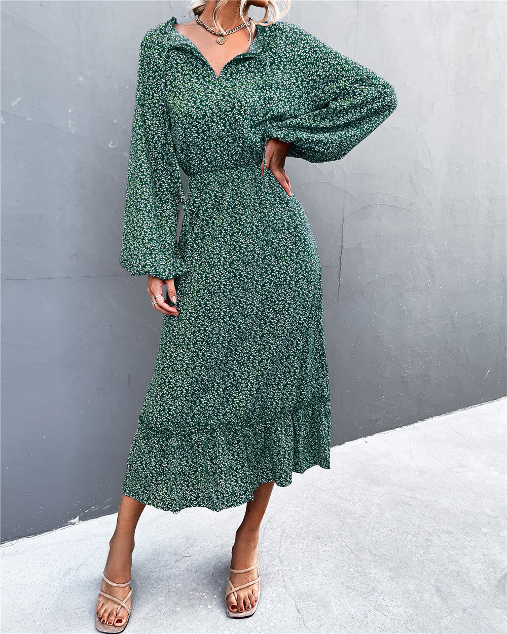 Damen Midikleid mit verspielt-floralem Design und weiten Ärmeln Sovae