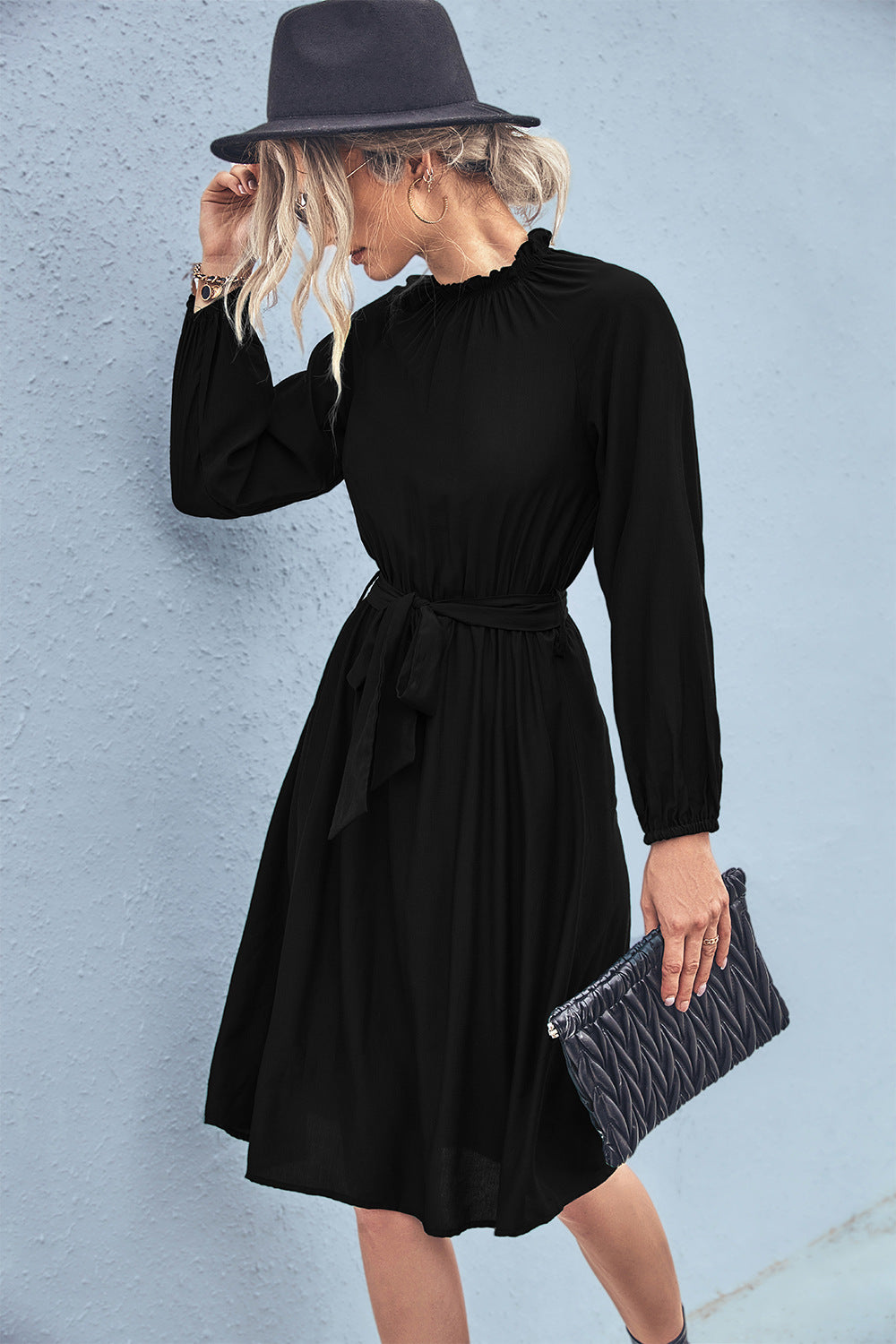 Damen Midi-Kleid mit elastischem Taillengürtel und femininen Puffärmeln Sovae