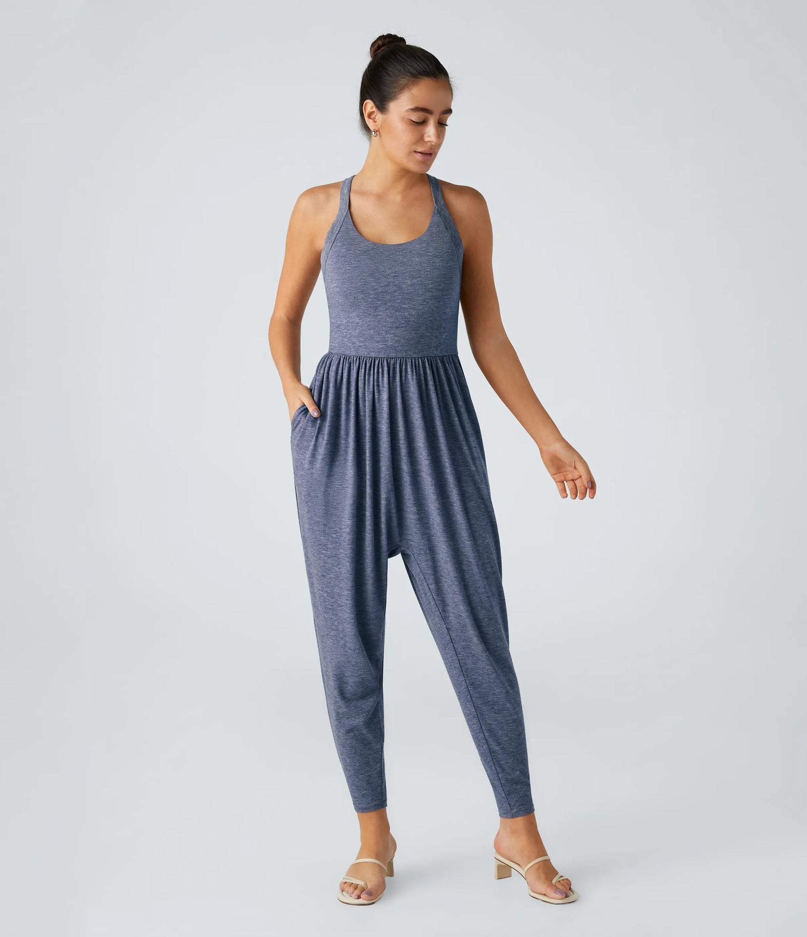 Damen lässiger Jumpsuit mit breiten Trägern und praktischen Taschen Sovae