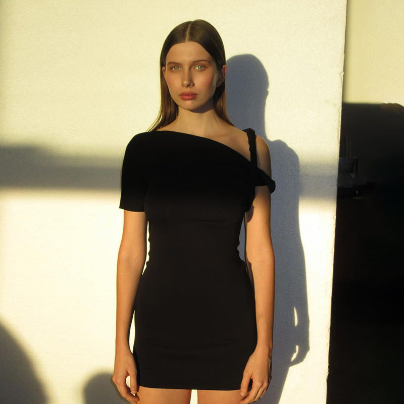 Damen Körperbetontes Maxi-Kleid mit asymmetrischen Trägern und elegantem Design Sovae