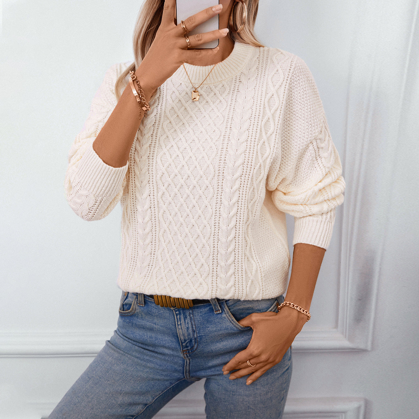 Damen Grobstrickpullover mit raffiniertem Zopfmuster und Rundhalsausschnitt Sovae