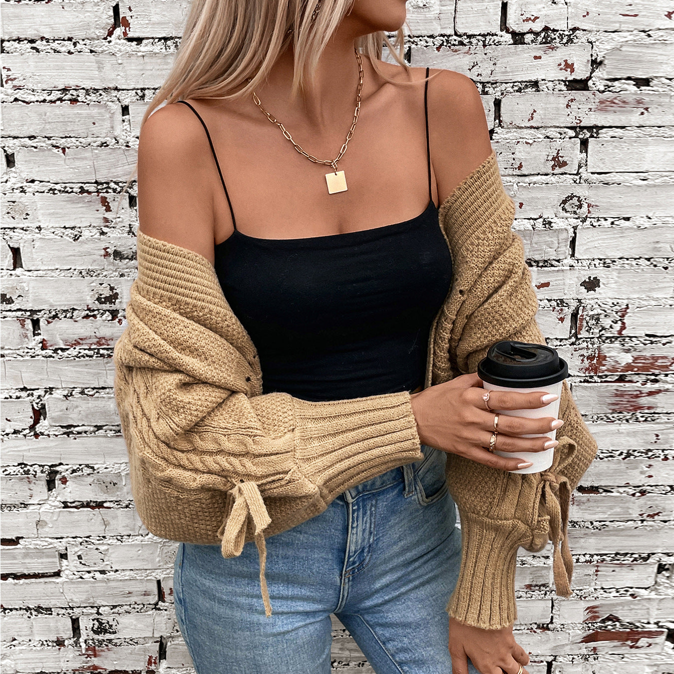 Damen modische Strickjacke mit voluminösen Ärmeln und Zopfmuster Sovae