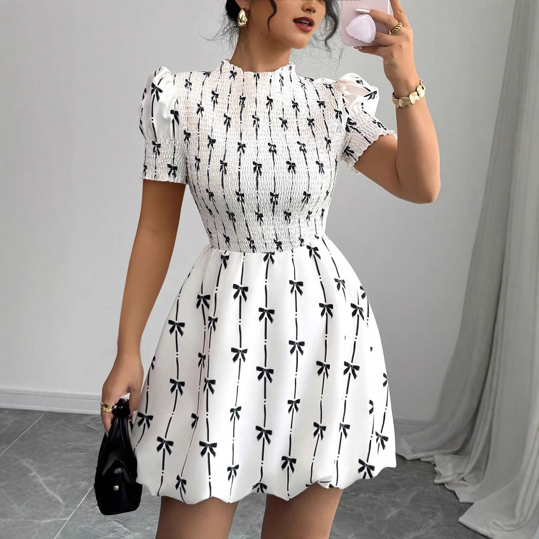 Damen Minikleid mit kreativen Rüschendetails und floralem Muster Sovae