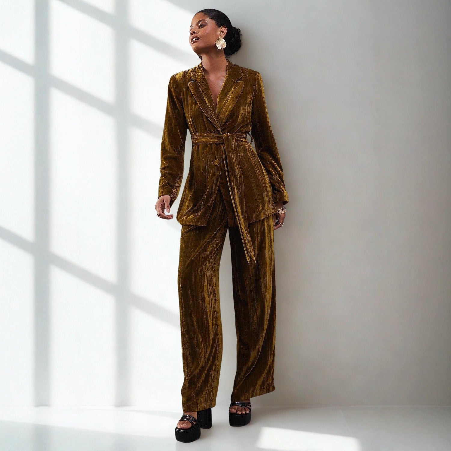 Damen elegantes Ensemble bestehend aus Blazer und Hose Sovae