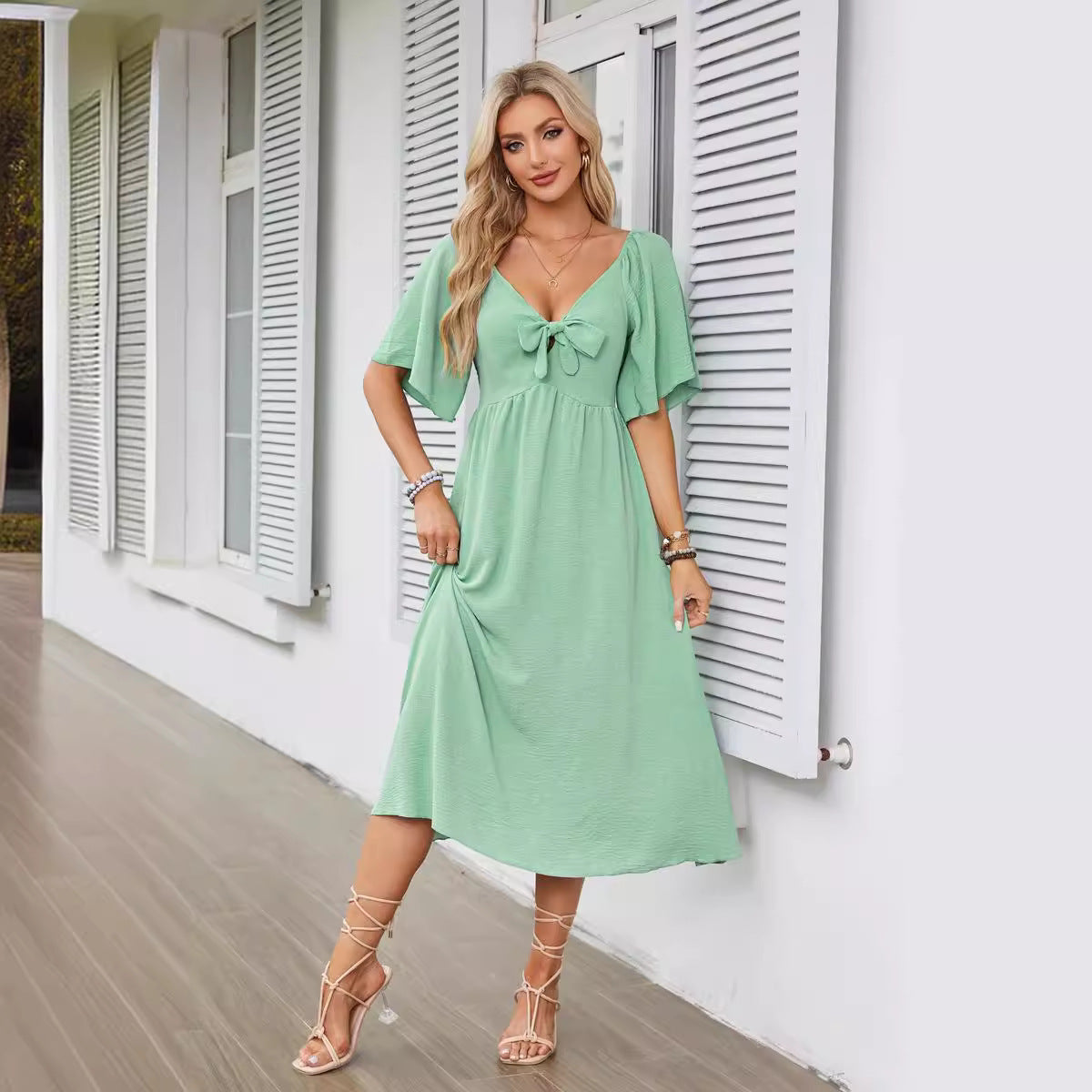 Damen Midikleid mit vorteilhaftem Bindeband und weiten Ärmeln Sovae