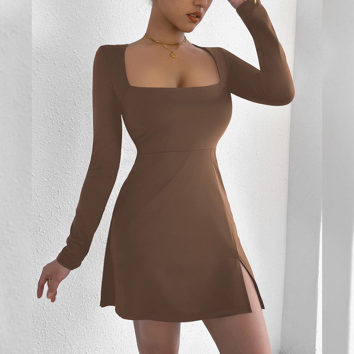 Damen figurbetontes Minikleid mit schmalem Schnitt und tiefem Ausschnitt Sovae