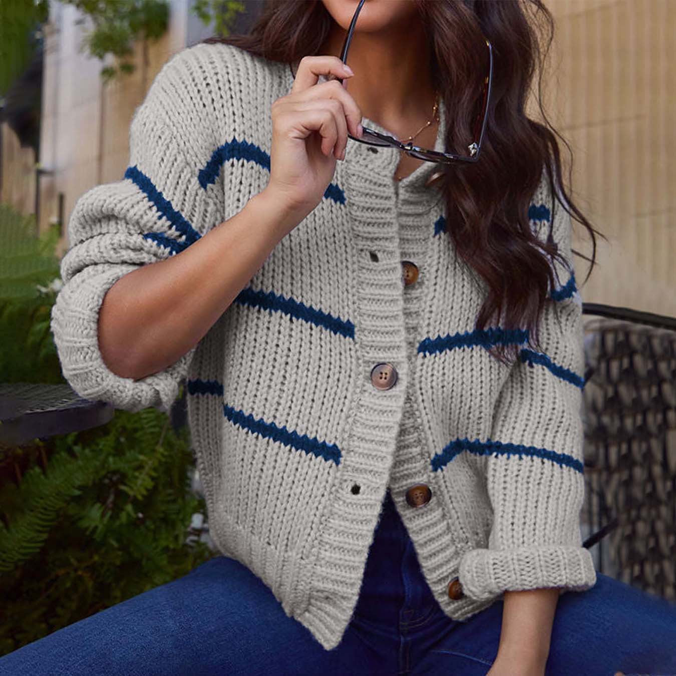 Damen Strickjacke mit lässigen Streifen und praktischen Knöpfen Sovae