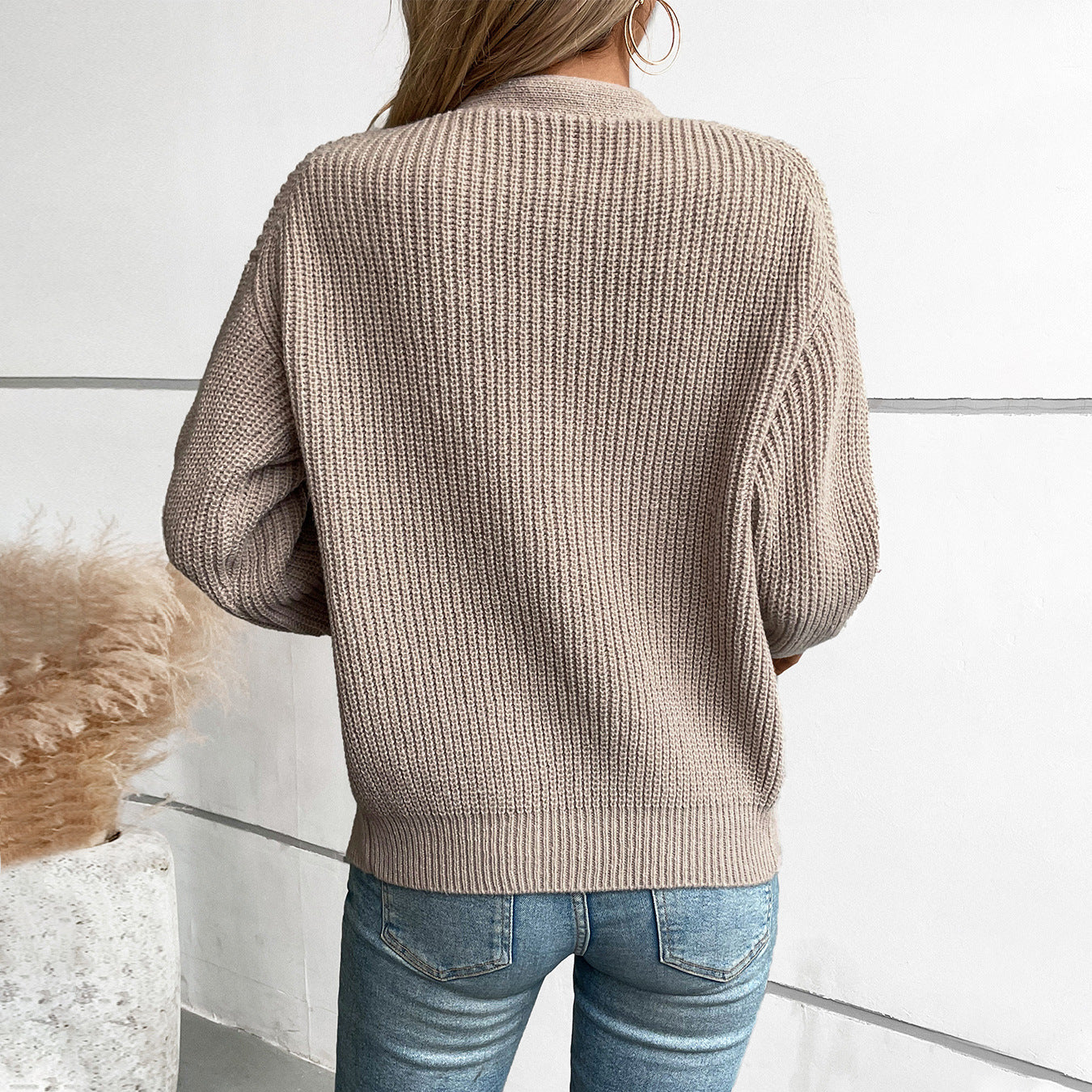 Damen Strickjacke mit tiefem V-Ausschnitt und praktischen Taschen Sovae