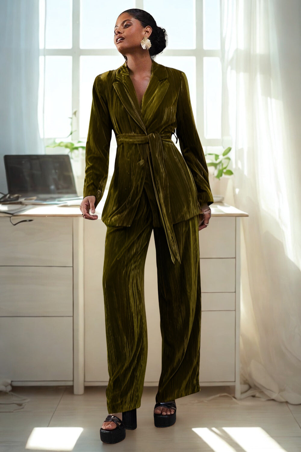 Damen elegantes Ensemble bestehend aus Blazer und Hose Sovae