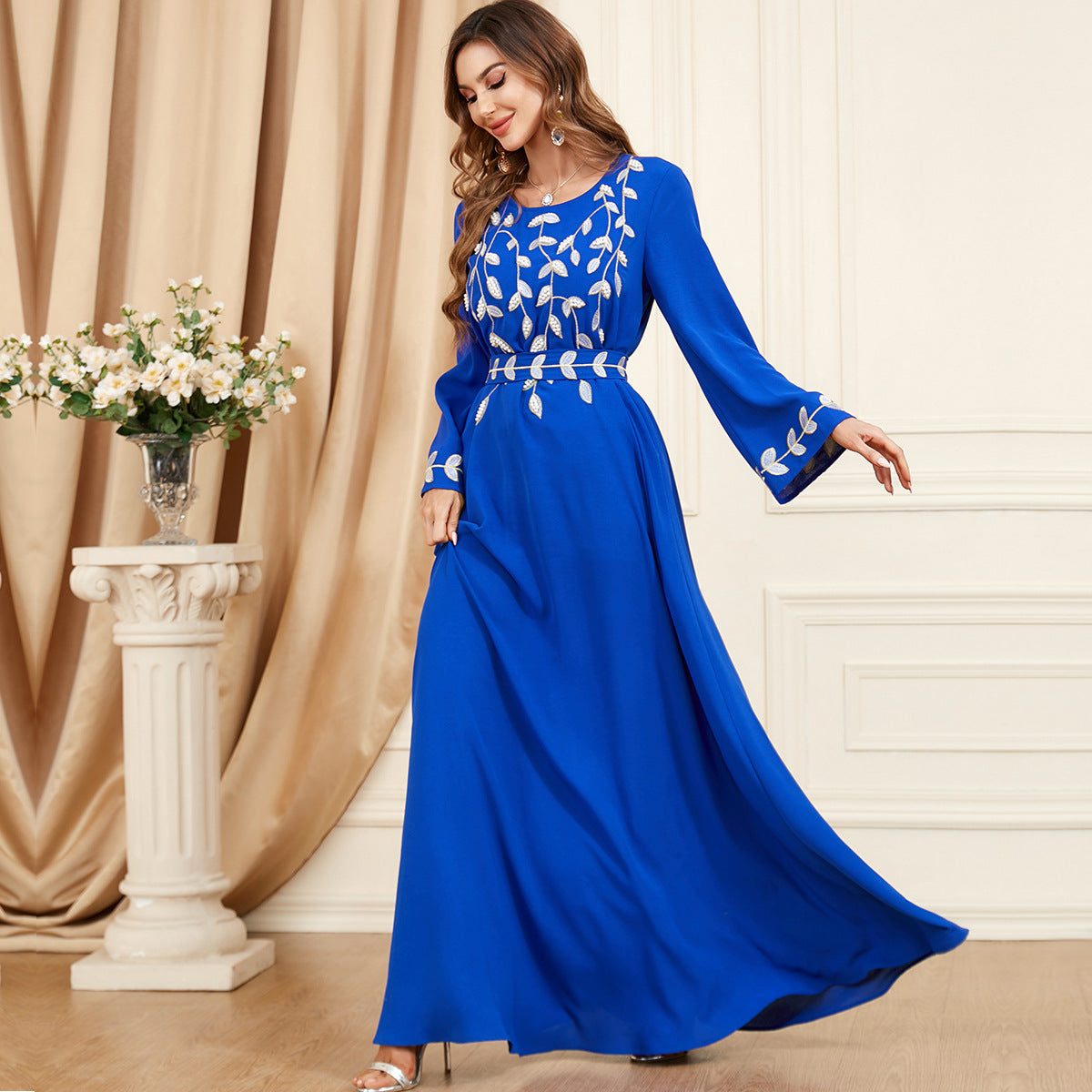 Damen Maxikleid mit detailverliebter Stickerei Sovae