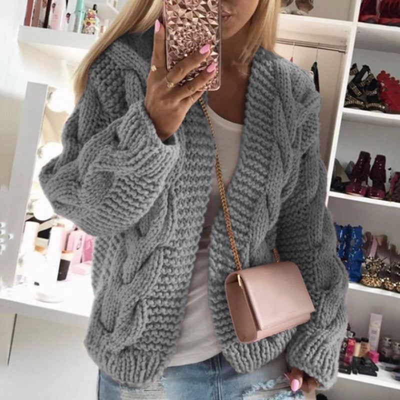Damen Strickjacke mit auffälligem Zopfdesign und oversized Schnitt Sovae