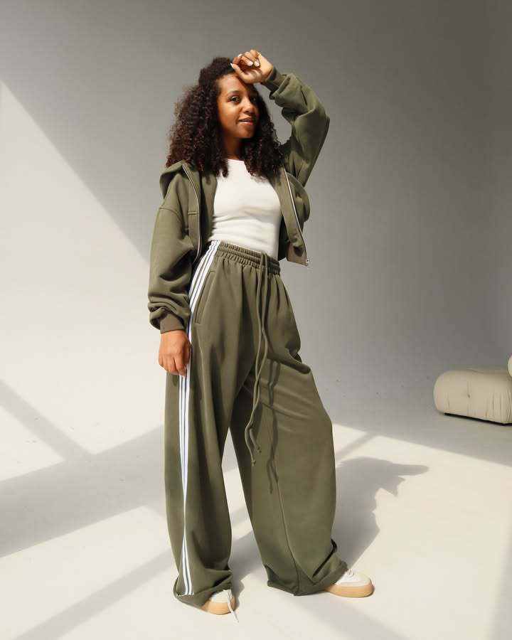 Damen Sportliches Loungewear-Set mit cropped Jacke und bequemen Jogginghosen Sovae