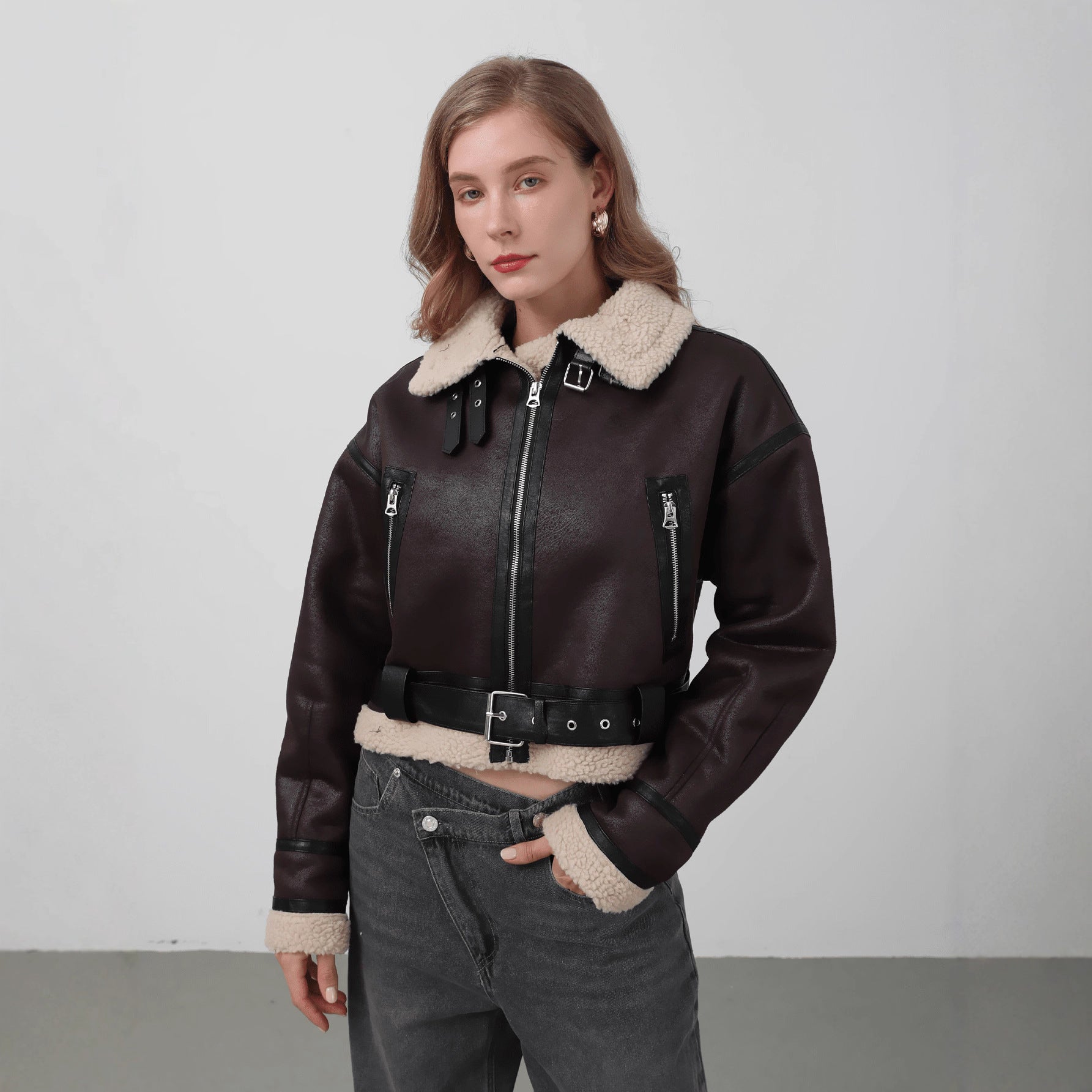 Damen modische Kurzjacke mit Schurwollkragen und Reißverschlusstaschen Sovae