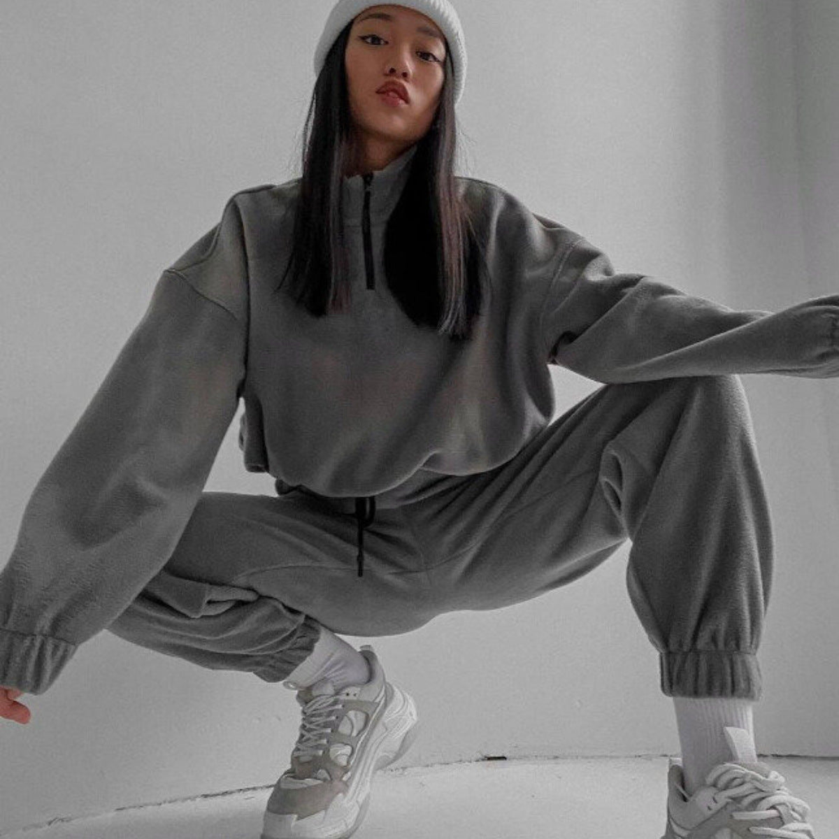 Damen bequeme Fleece-Loungejacke mit verkürztem Reißverschluss und elastischem Bund Sovae