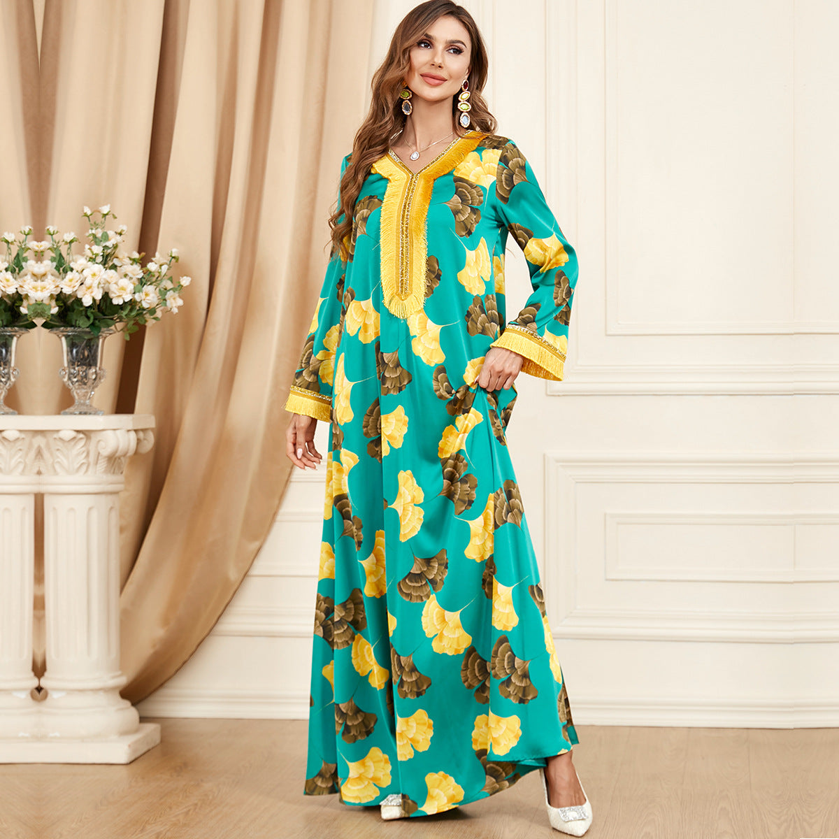 Damen Lange Kaftanrobe mit floralem Muster und goldenen Verzierungen Sovae