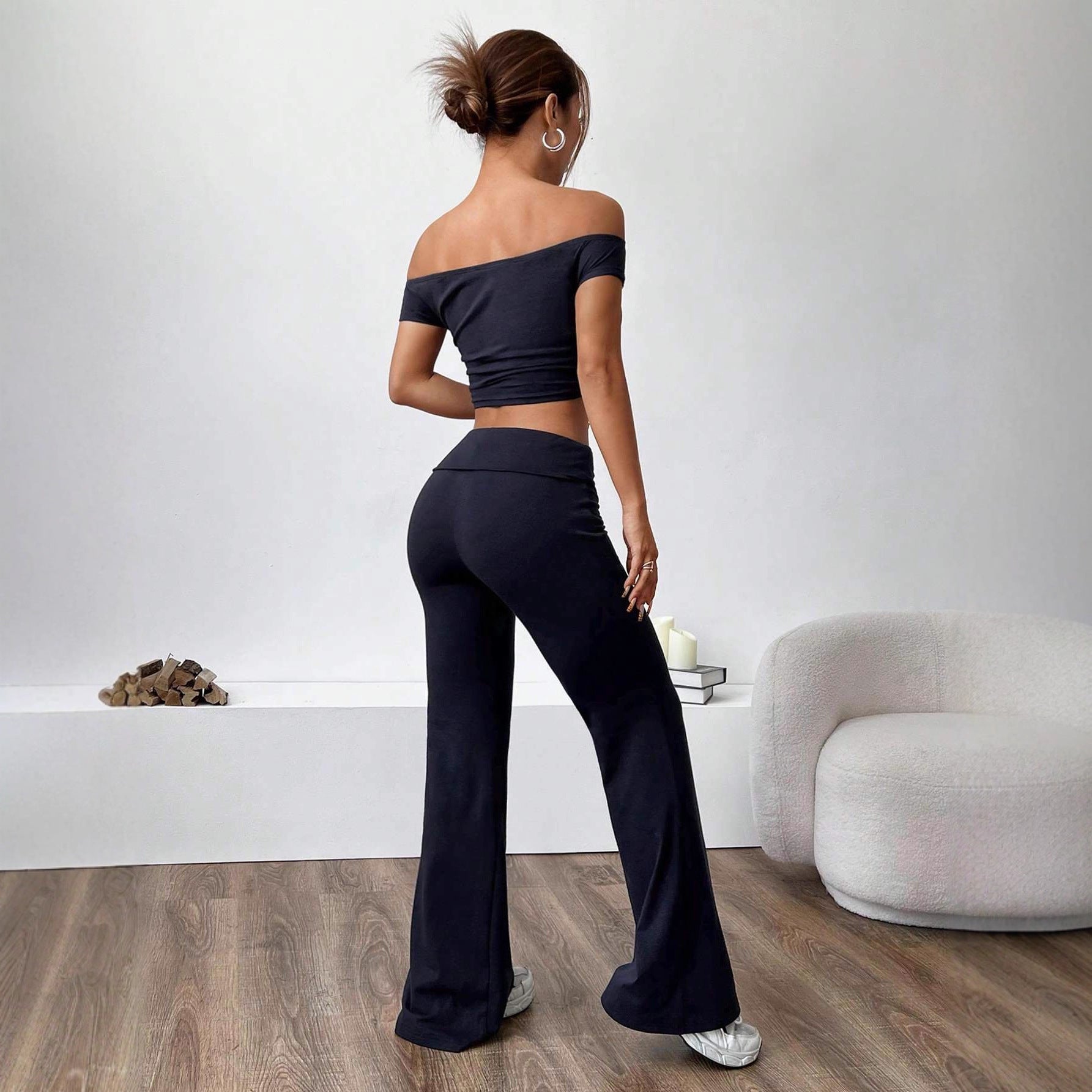 Damen Sportliches Zweiteiliges Set mit Raffiniertem Crop-Top und Bequemen Flared Pants Sovae