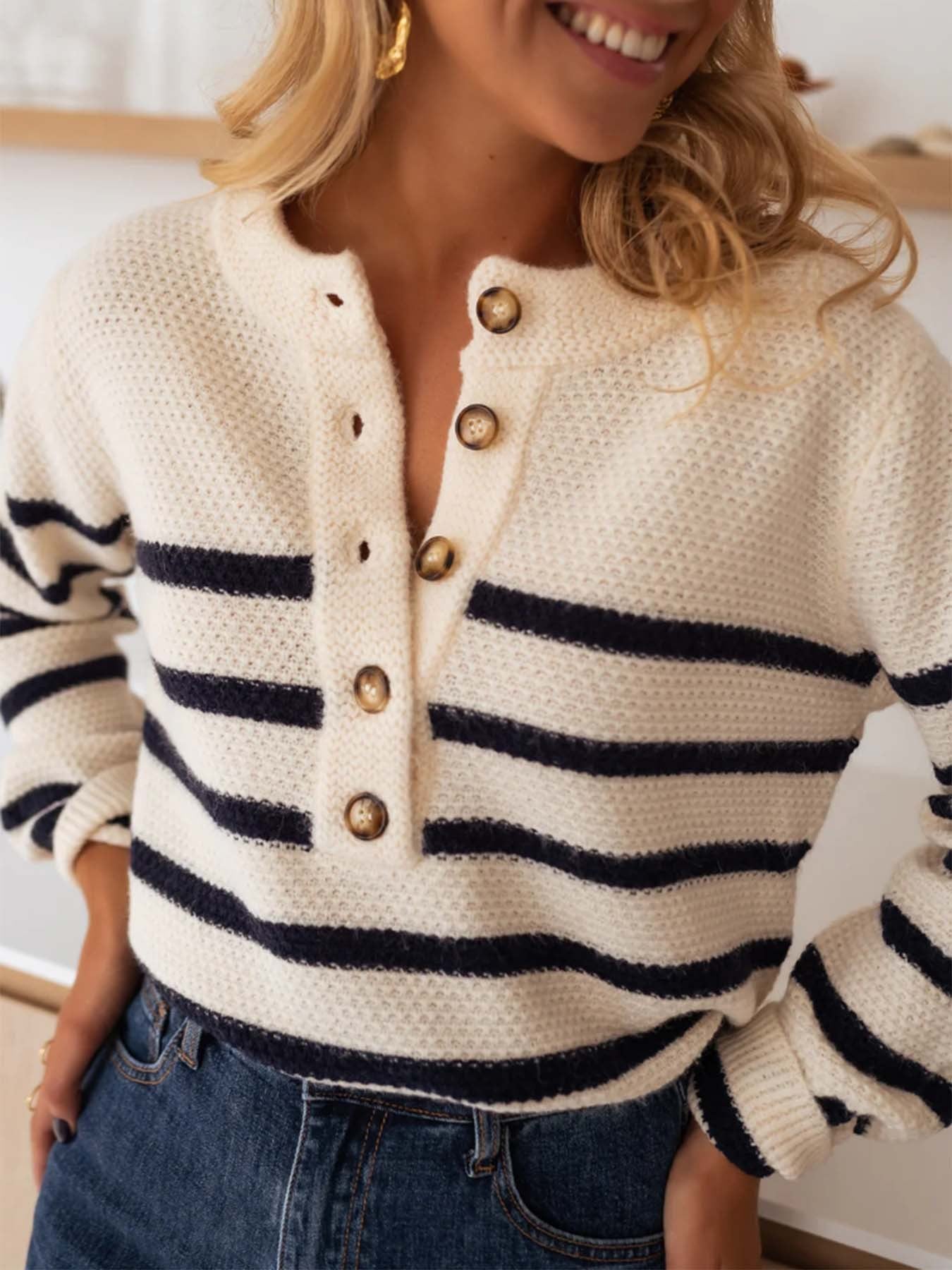Damen hochwertiger gestreifter Strickpullover mit Knopfdetail und lässigem Schnitt Sovae
