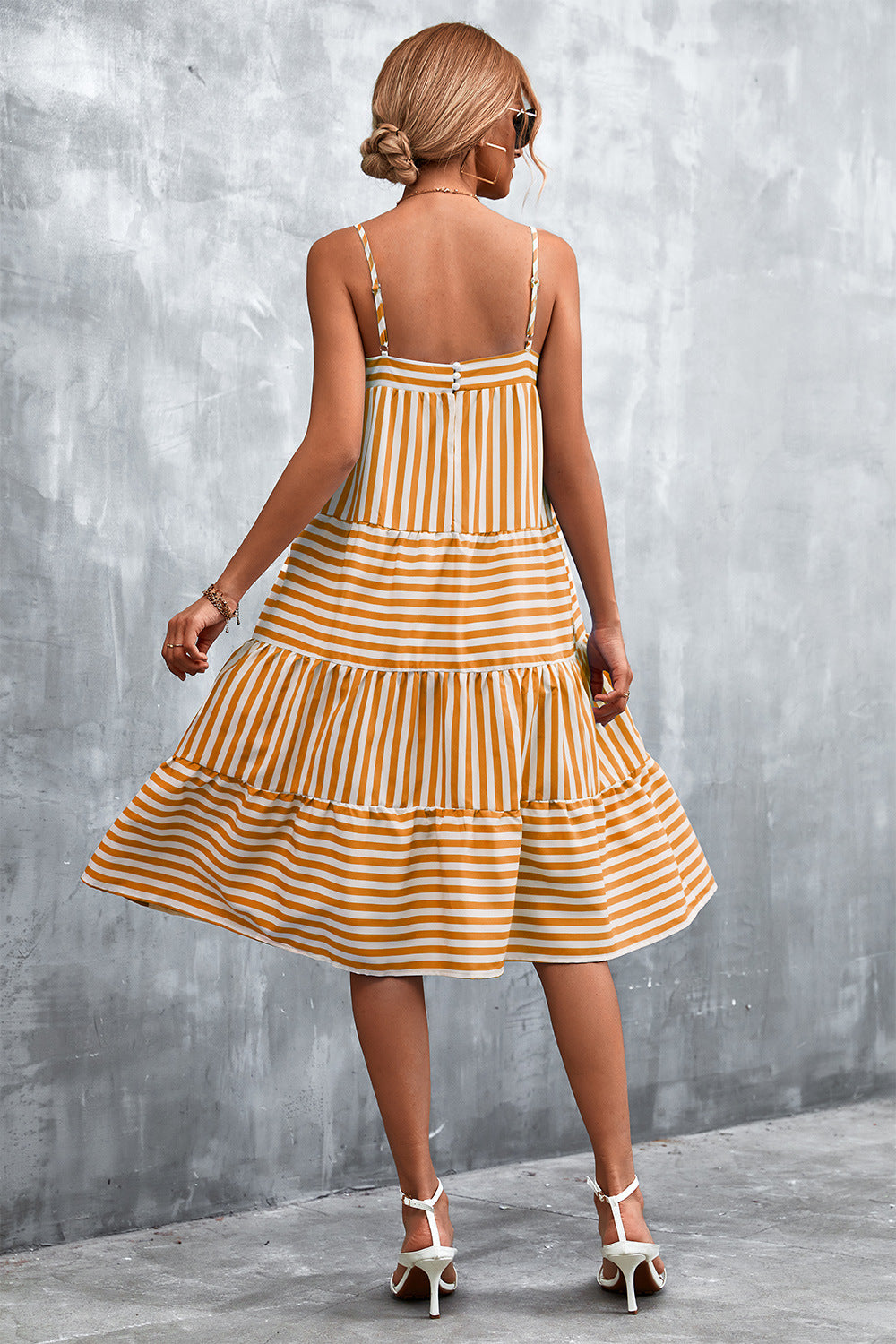 Damen Luftiges Gestreiftes Maxikleid mit Rüschendetails und verstellbaren Trägern Sovae