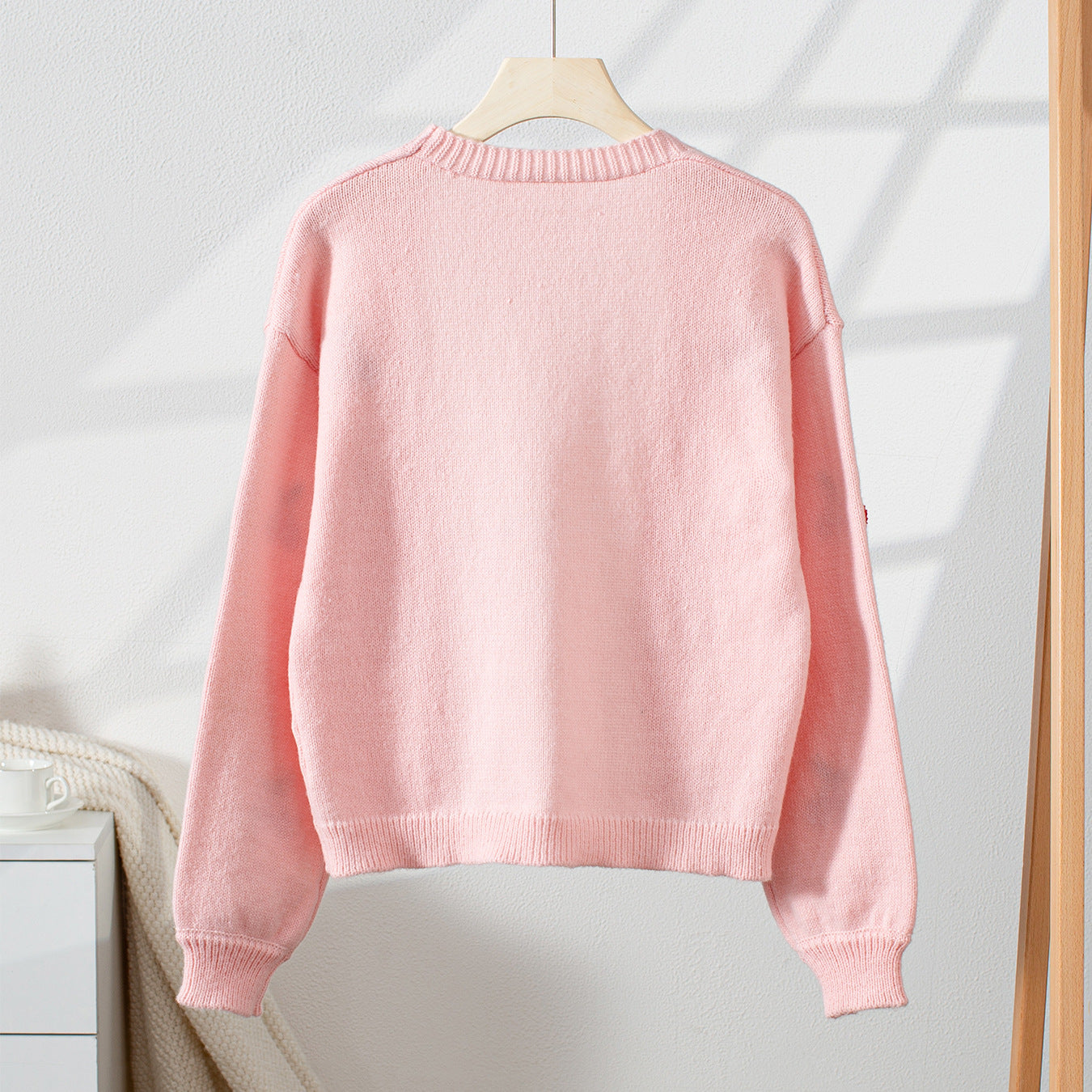 Damen kuschelige Strickjacke mit kirschmotivierten Applikationen Sovae
