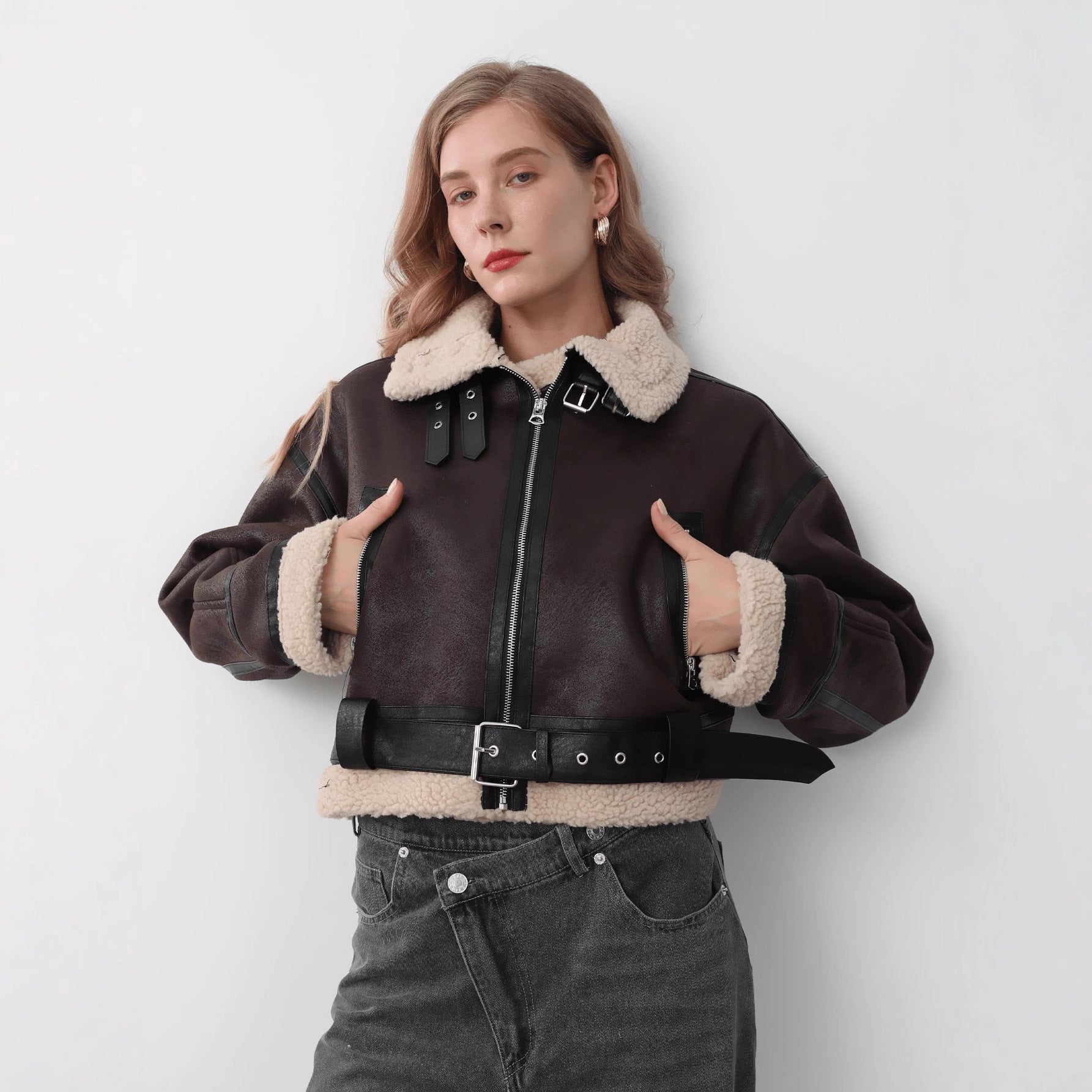 Damen modische Kurzjacke mit Schurwollkragen und Reißverschlusstaschen Sovae