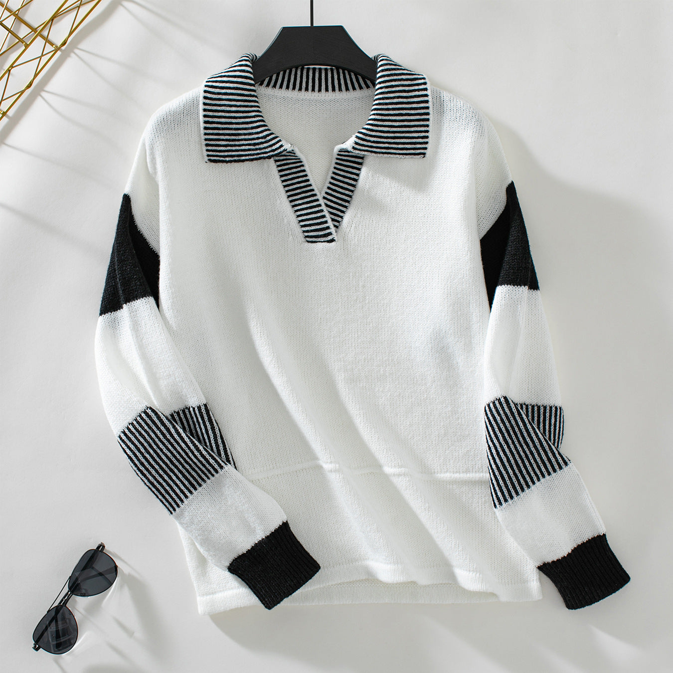 Damen modischer Pullover mit Polo-Kragen und kontrastierenden Streifen Sovae