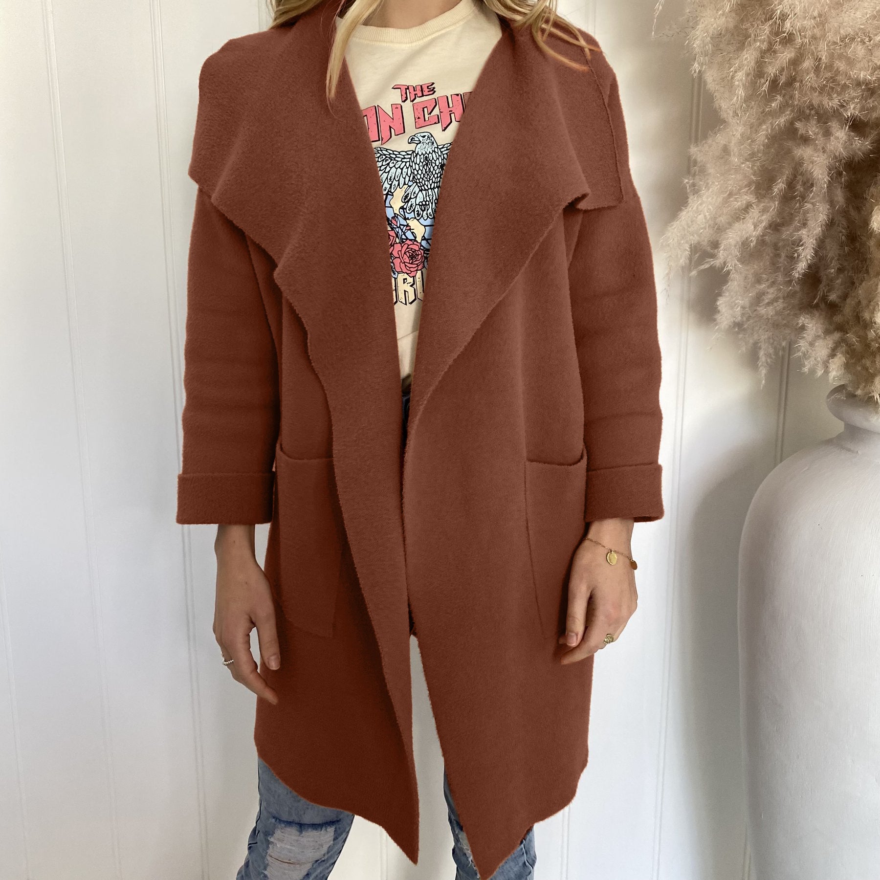 Damen Oversized Strickjacke mit weitem Revers und Taschen Sovae