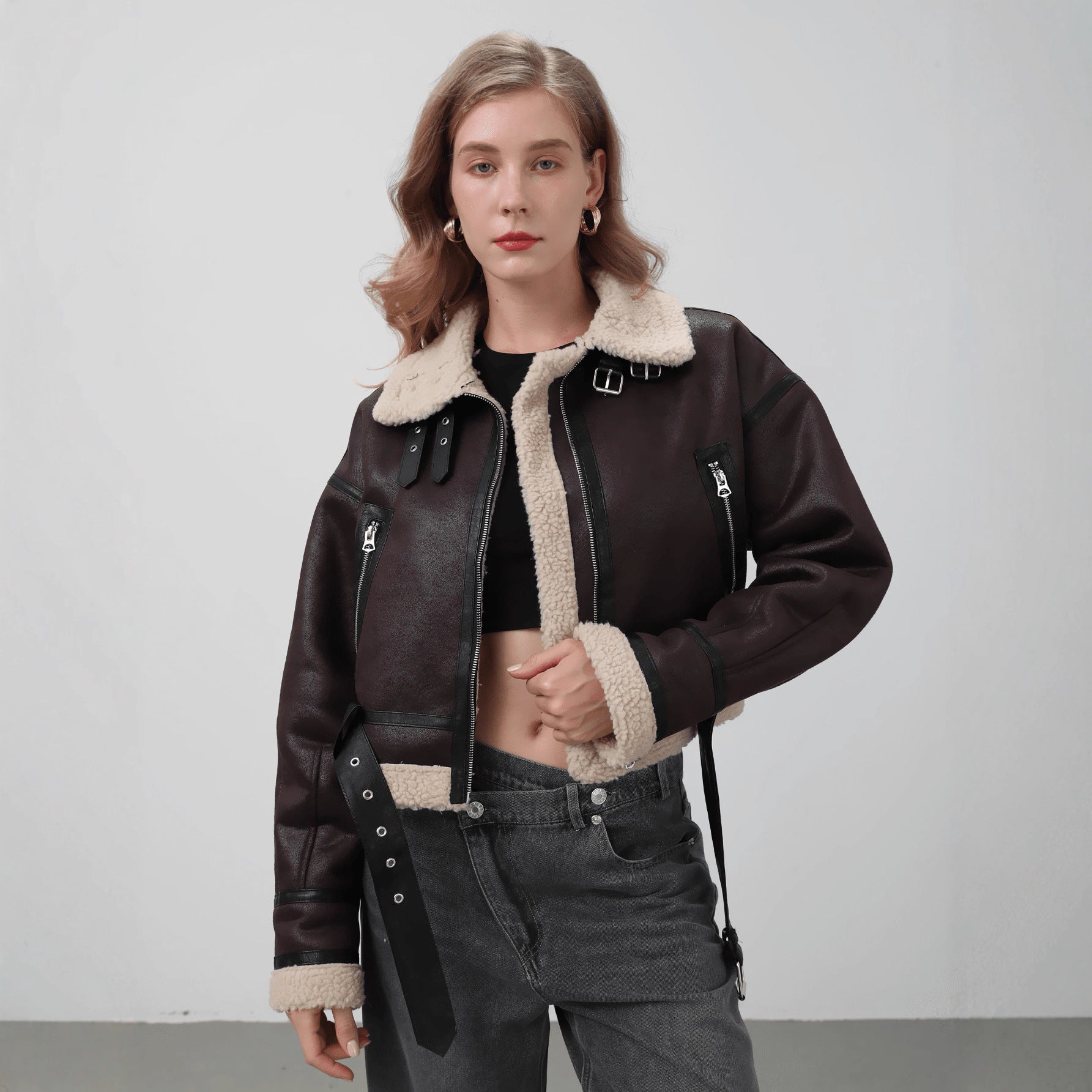 Damen modische Kurzjacke mit Schurwollkragen und Reißverschlusstaschen Sovae