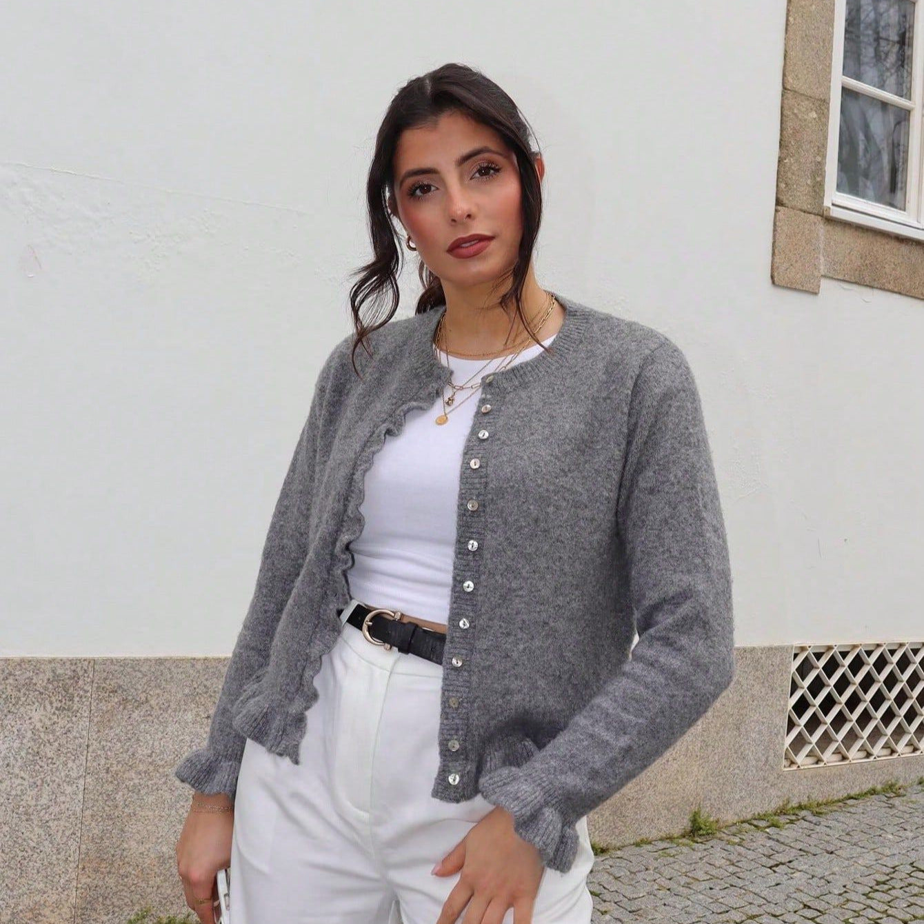 Damen Strickjacke mit Knopfverschluss und eleganten Rippdetails Sovae
