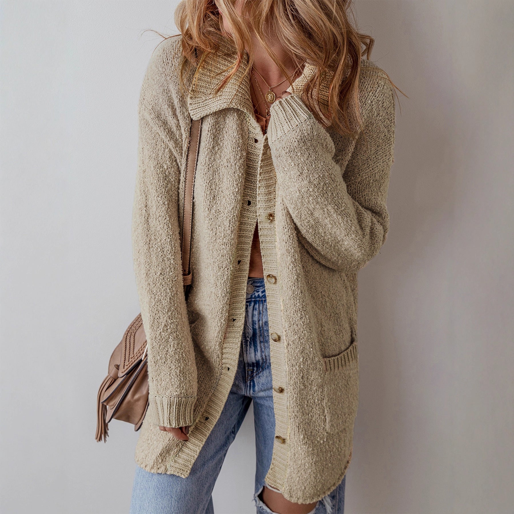 Damen Grobstrickjacke mit praktischen Taschen und kontrastierendem Kragen Sovae