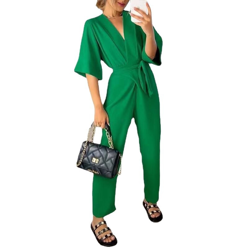 Damen eleganter Jumpsuit mit tiefem V-Ausschnitt und Taillenbindung Sovae