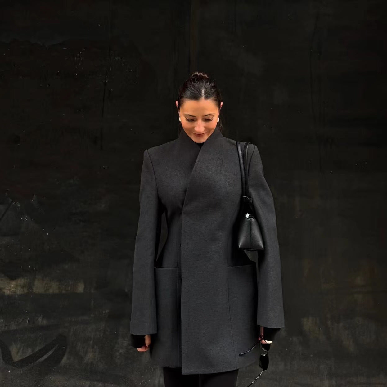 Damen elegante Blazerjacke mit schimmerndem Stoff und tiefem V-Ausschnitt Sovae