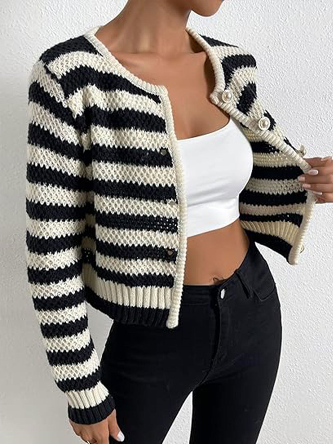 Damen gestreifte Strickjacke mit dekorativen Knöpfen Sovae