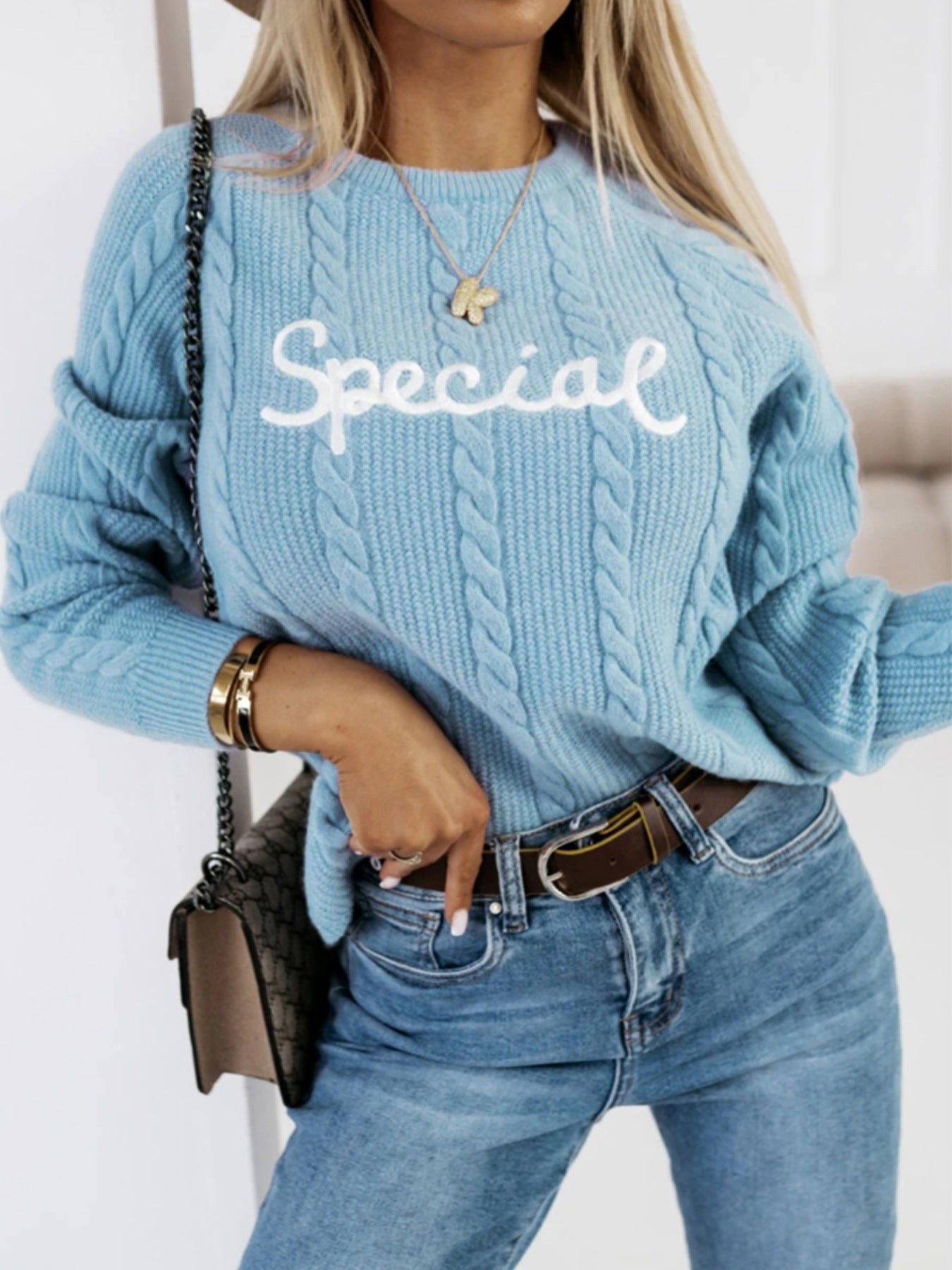 Damen Strickpullover mit Zopfmuster und eingesticktem Schriftzug Sovae