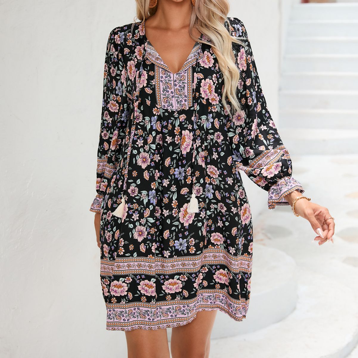 Damen Florales Minikleid mit V-Ausschnitt und Rüschendetails Sovae