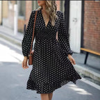 Damen Sommerliches Polka Dots Kleid mit V-Ausschnitt und Rüschendetails Sovae