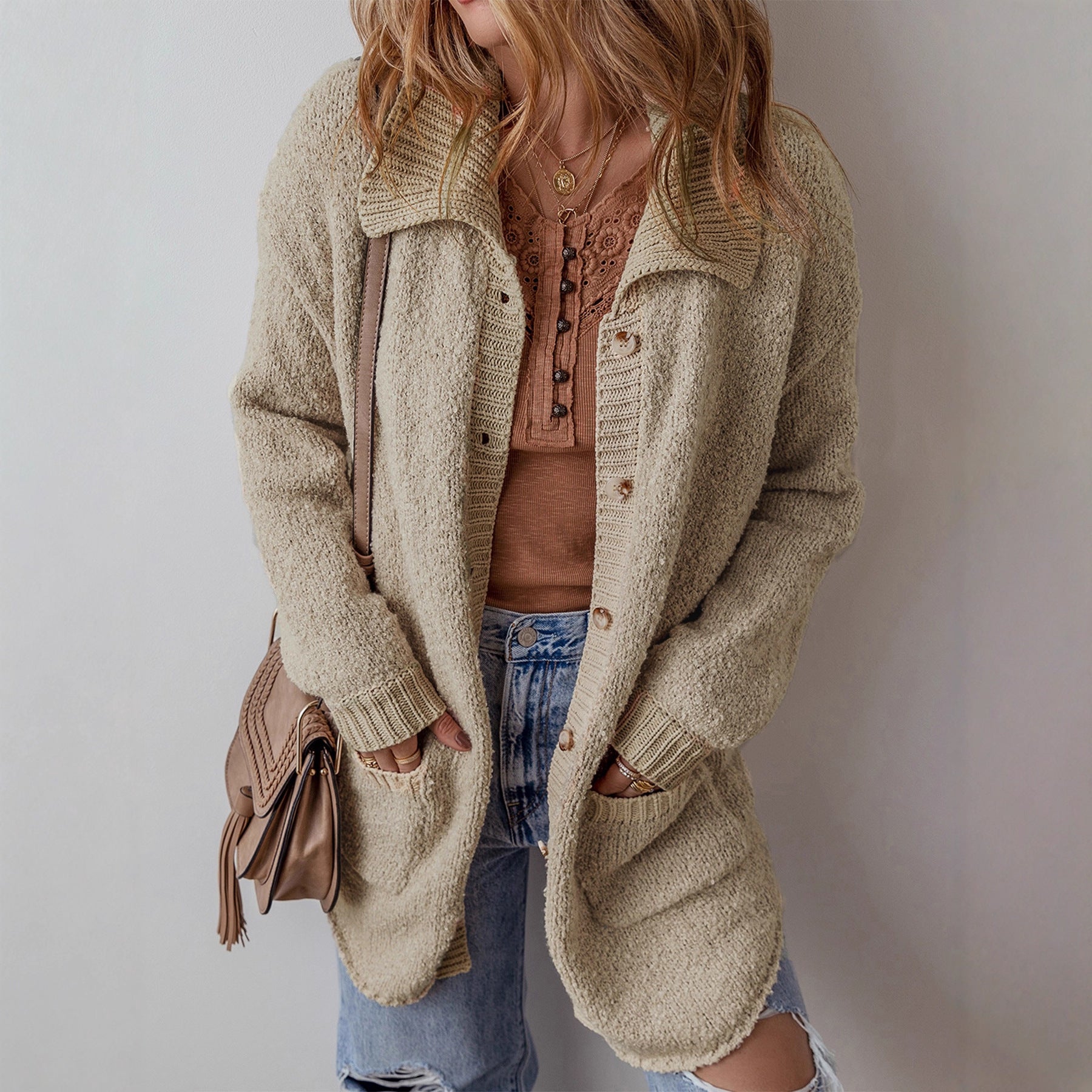 Damen Grobstrickjacke mit praktischen Taschen und kontrastierendem Kragen Sovae