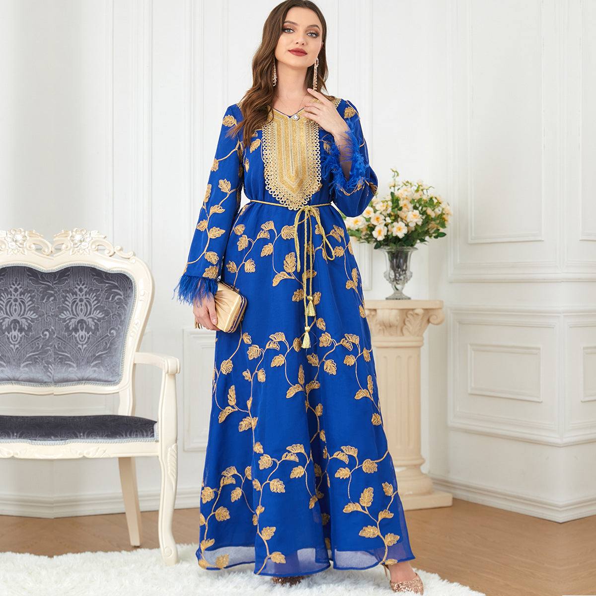 Damen Maxikleid mit luxuriöser floralem Stickerei und Gürtel Sovae