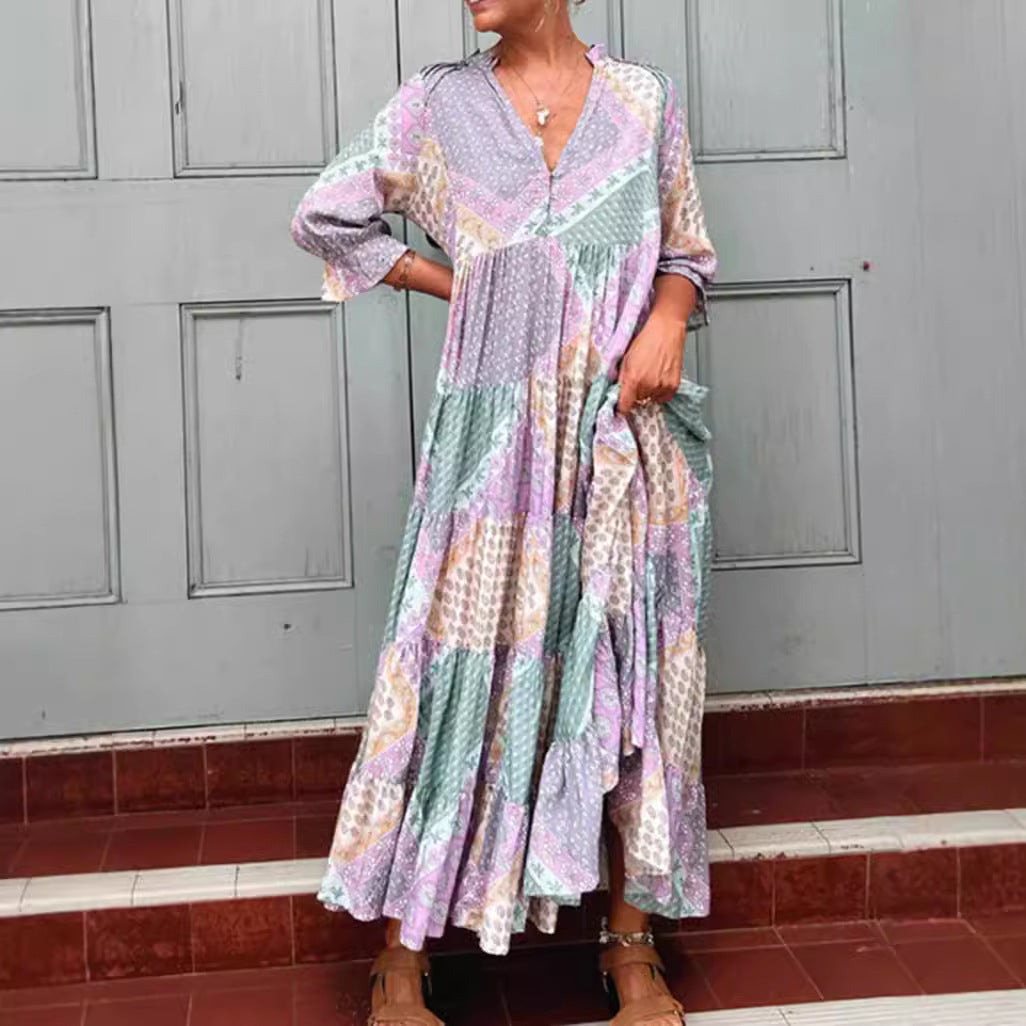 Damen Maxikleid mit zeitgenössischem Patchwork-Muster und vorteilhaftem V-Ausschnitt Sovae