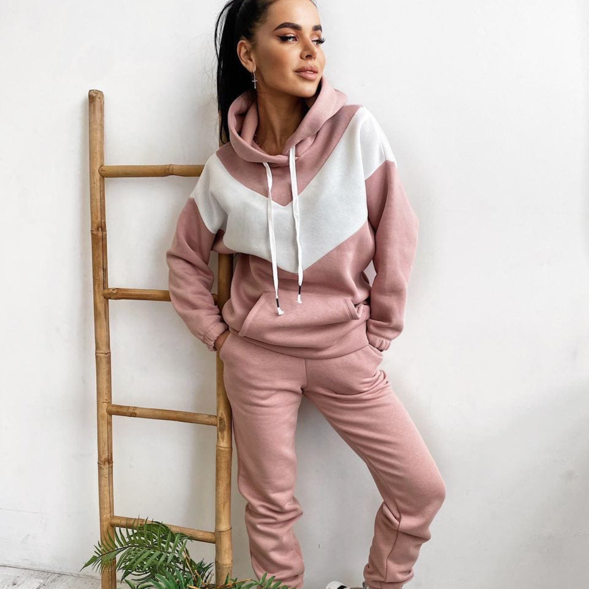 Damen Sportliches Fleece-Lounge-Set mit modernem Farbblockdesign Sovae