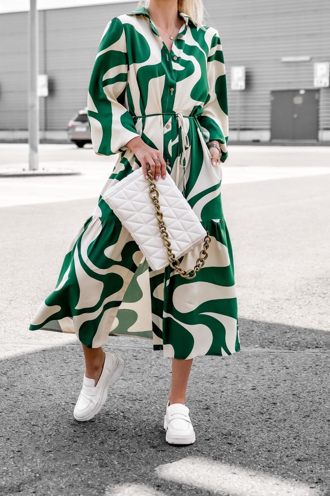 Damen Maxikleid mit modernem Muster und praktischem Taillengürtel Sovae