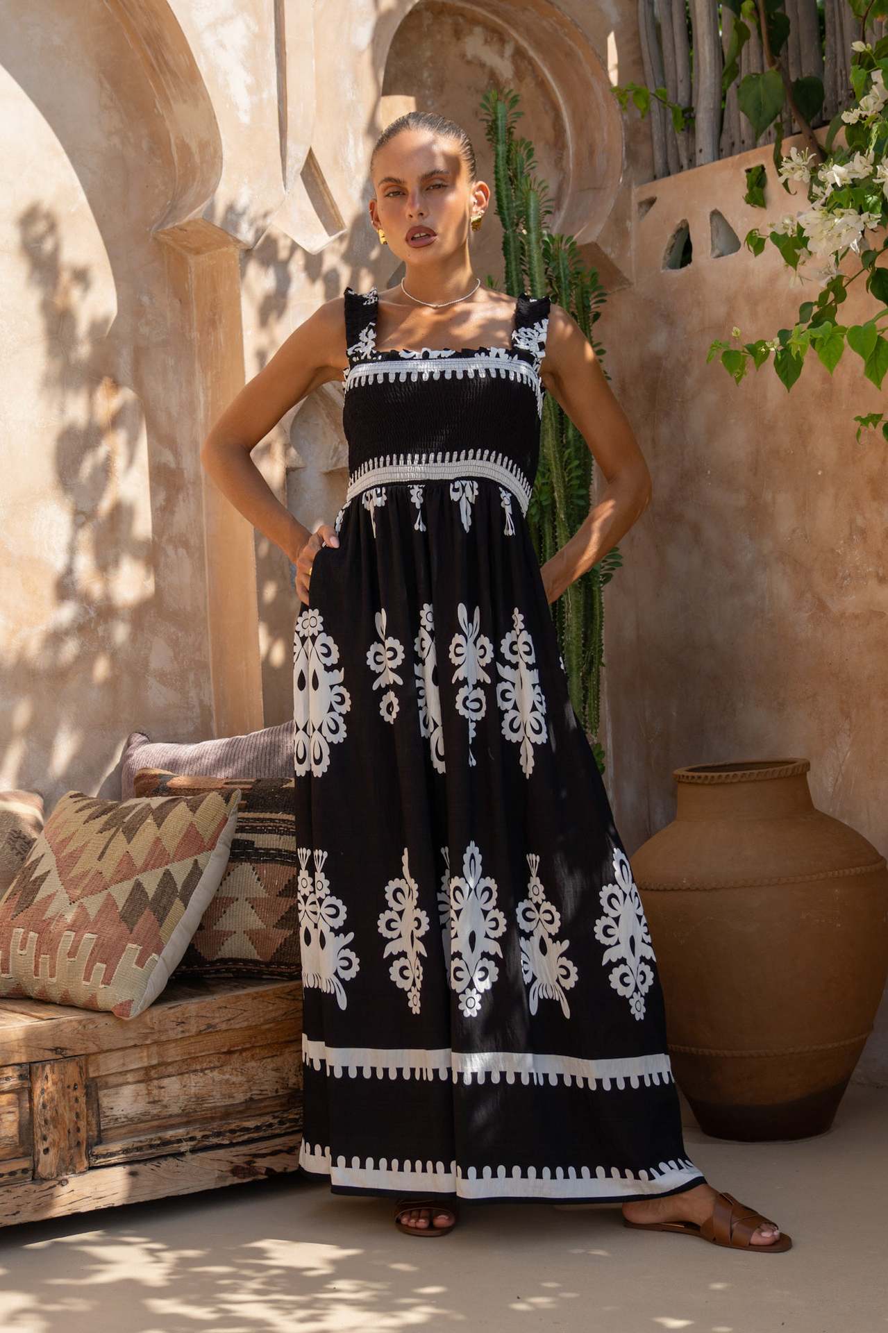 Damen Boho-Maxikleid mit aufwendigem Musterdruck und verstellbaren Trägern Sovae