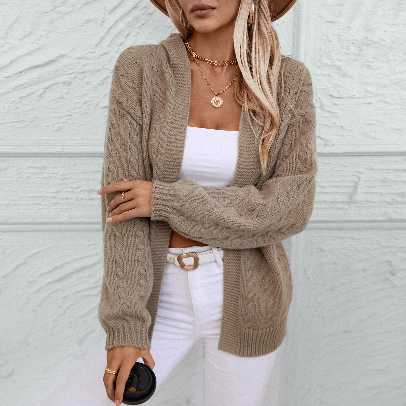 Damen Strickjacke mit Kapuze und feinem Zopfstrick Sovae