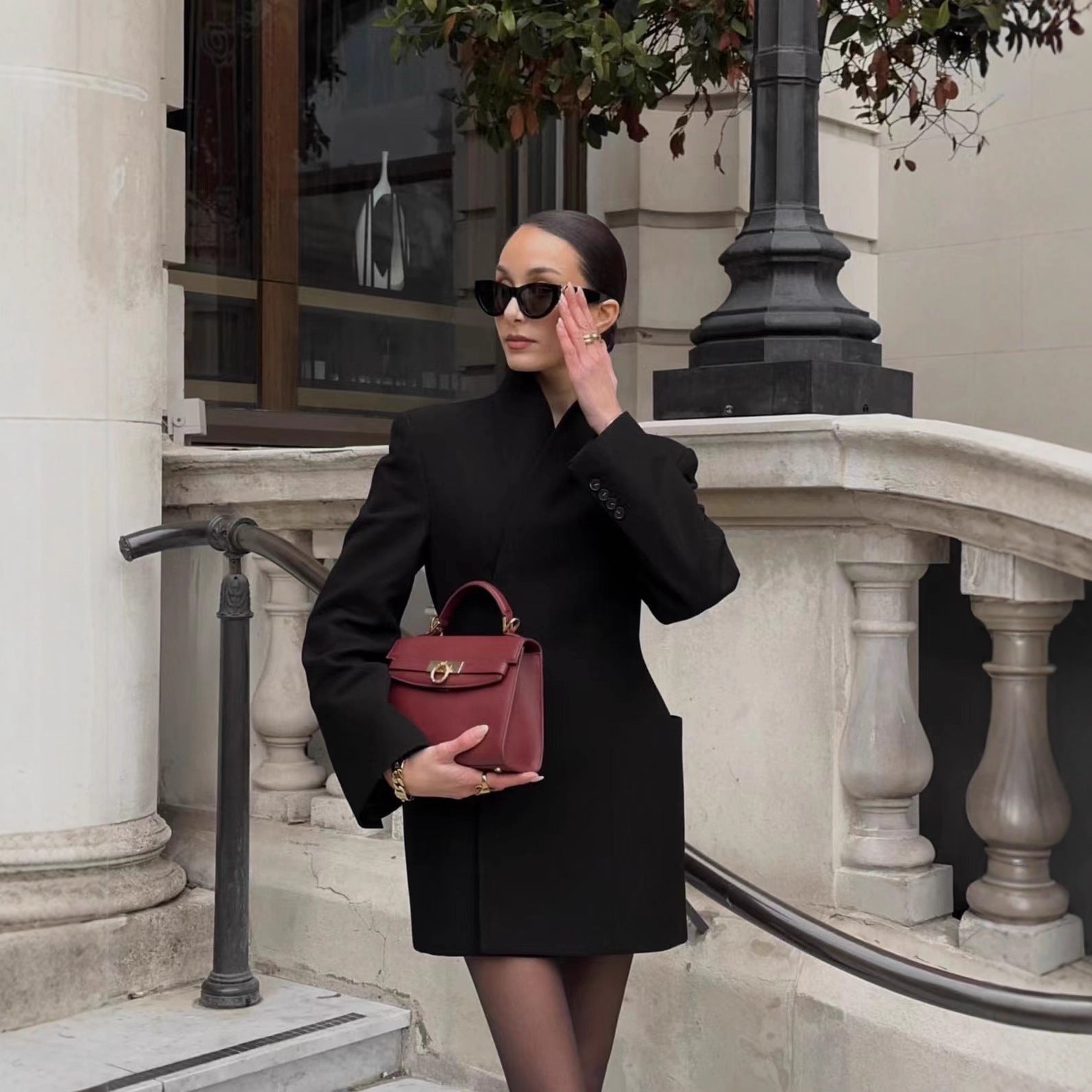 Damen elegante Blazerjacke mit schimmerndem Stoff und tiefem V-Ausschnitt Sovae