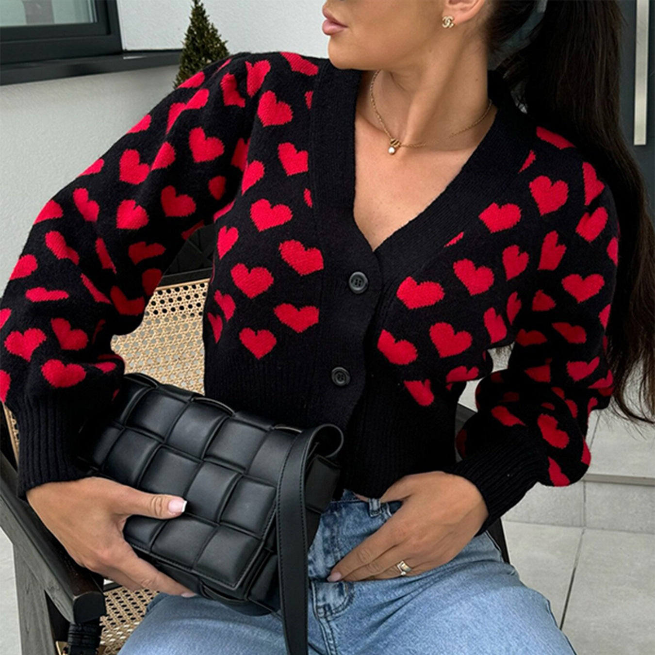 Damen Strickjacke mit Herzmotiv und dekorativen Knöpfen Sovae