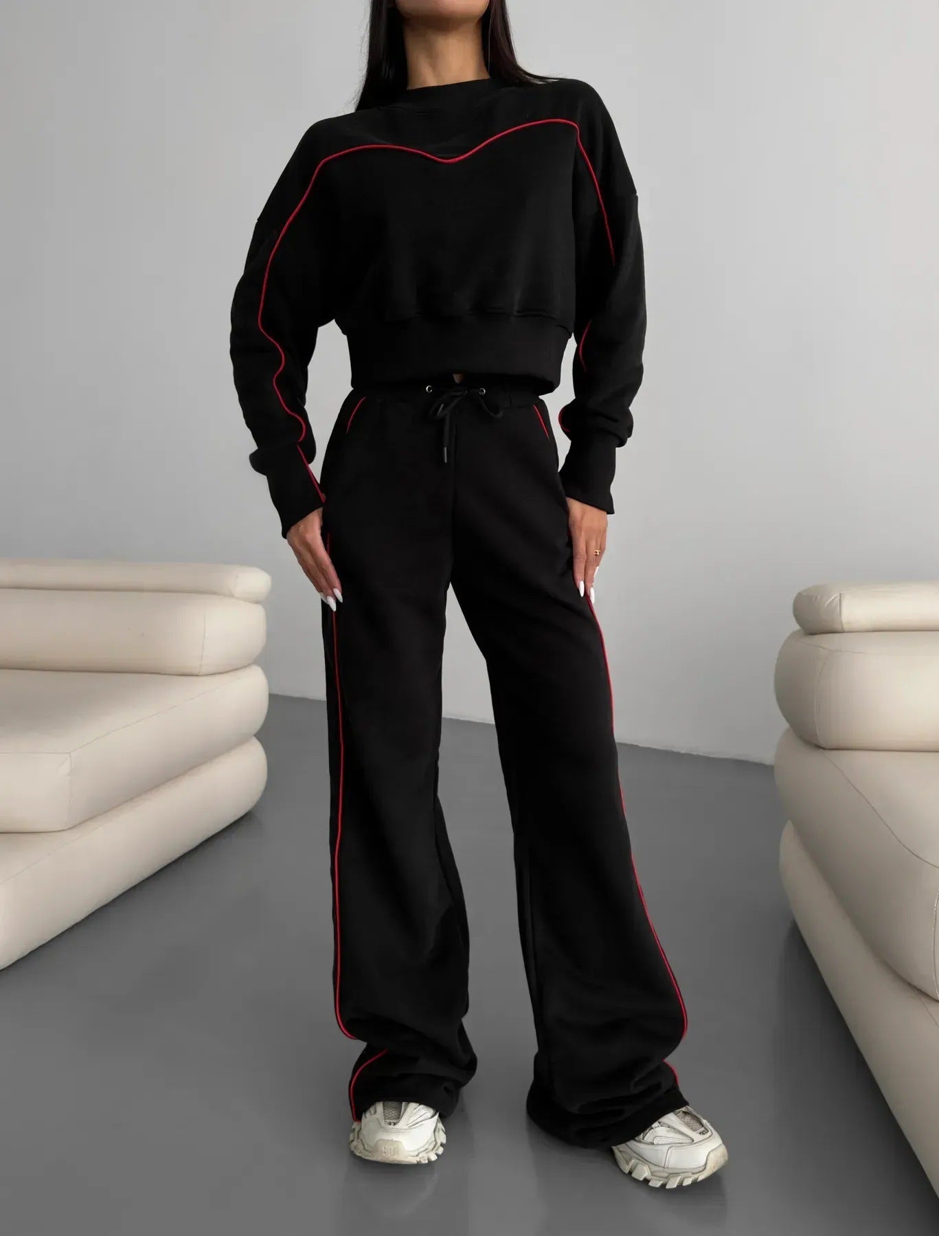 Damen lässiges Sportoutfit mit weitem Schnitt und kontrastiven Details Sovae